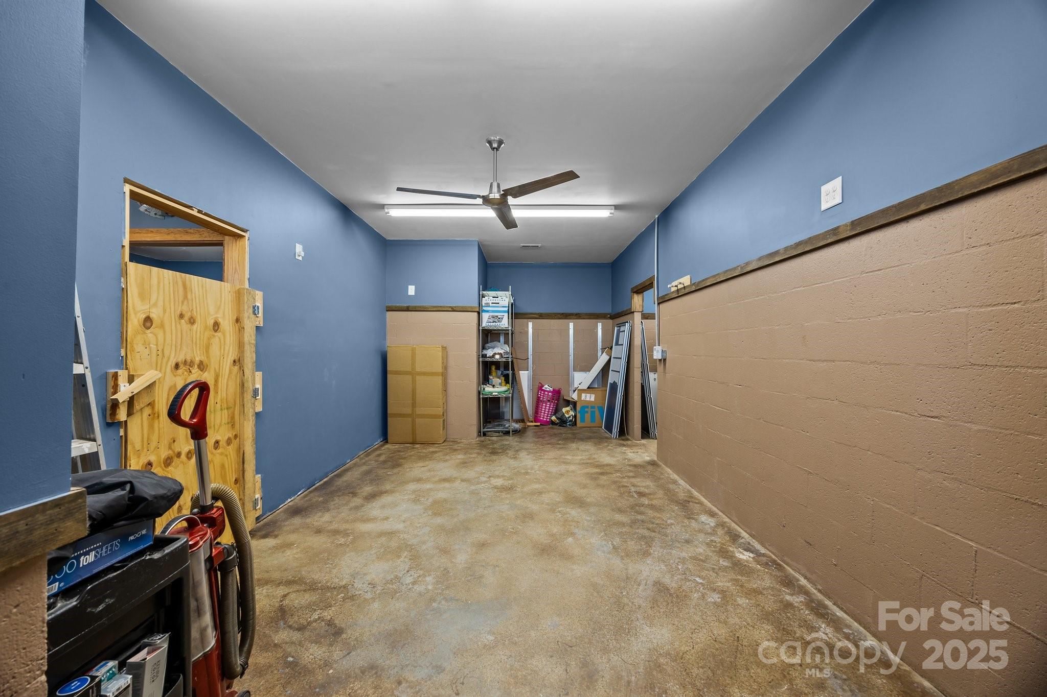 814 E Mills Drive Property Photo 11