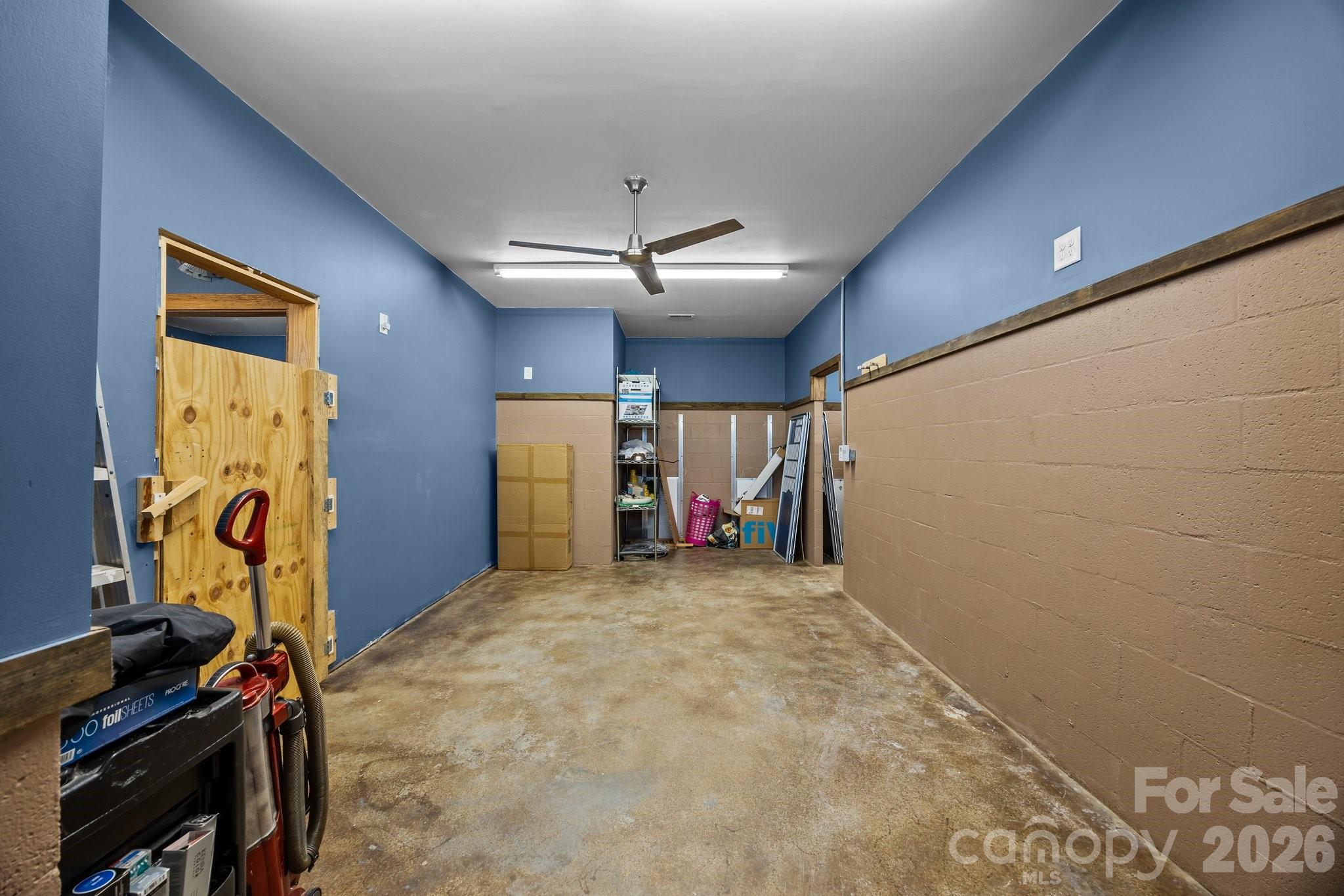 814 E Mills Drive Property Photo 11