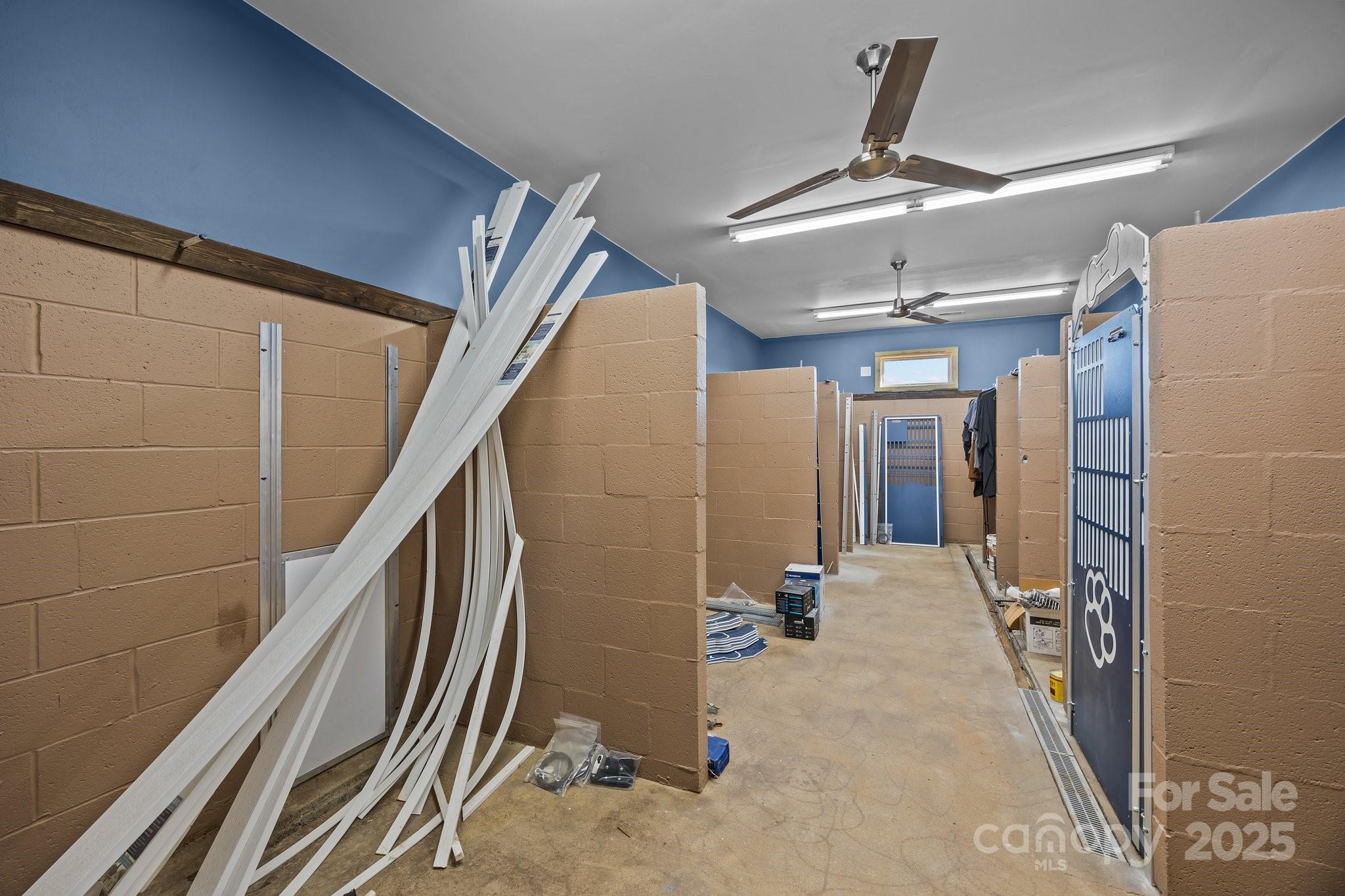 814 E Mills Drive Property Photo 13