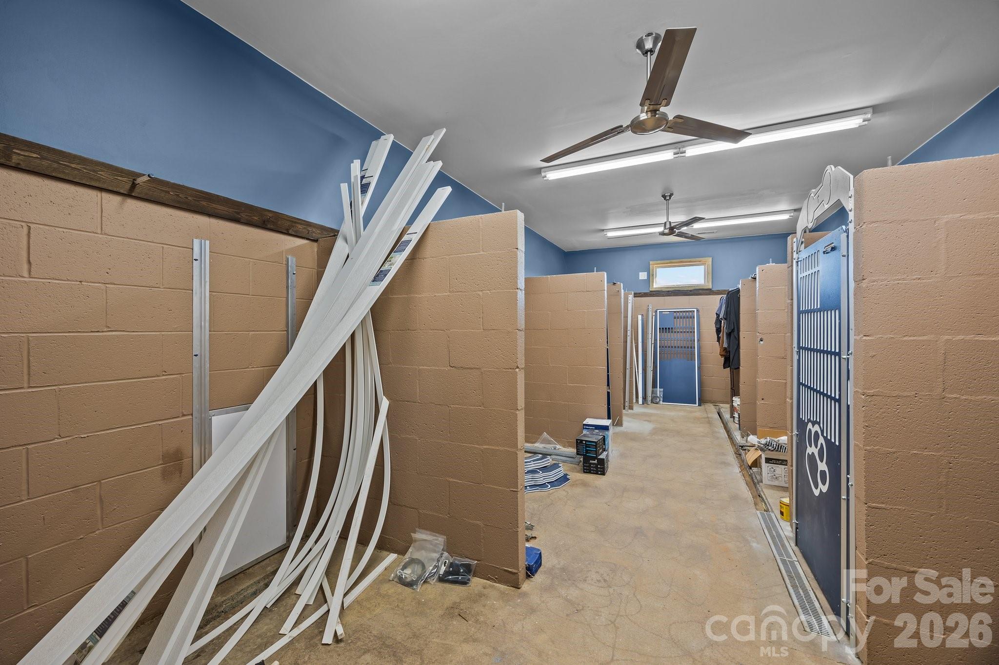 814 E Mills Drive Property Photo 13