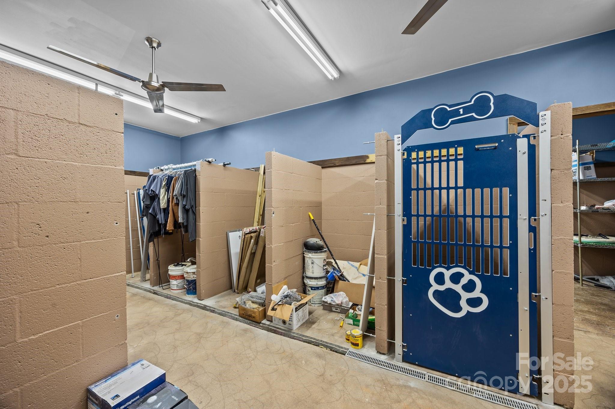 814 E Mills Drive Property Photo 14