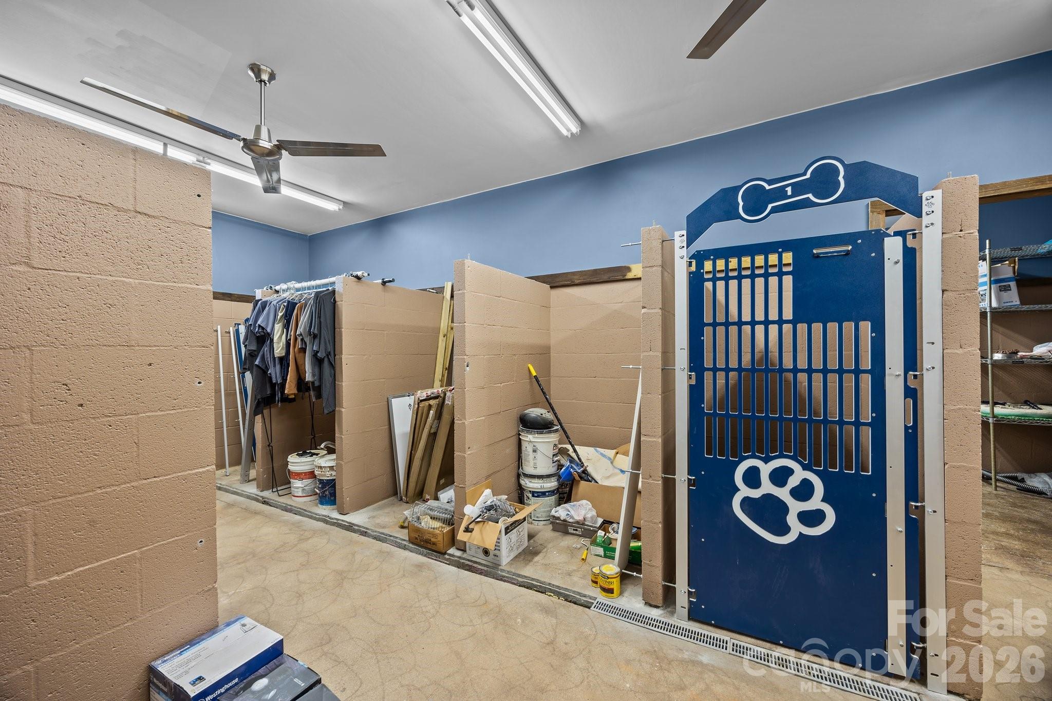 814 E Mills Drive Property Photo 14