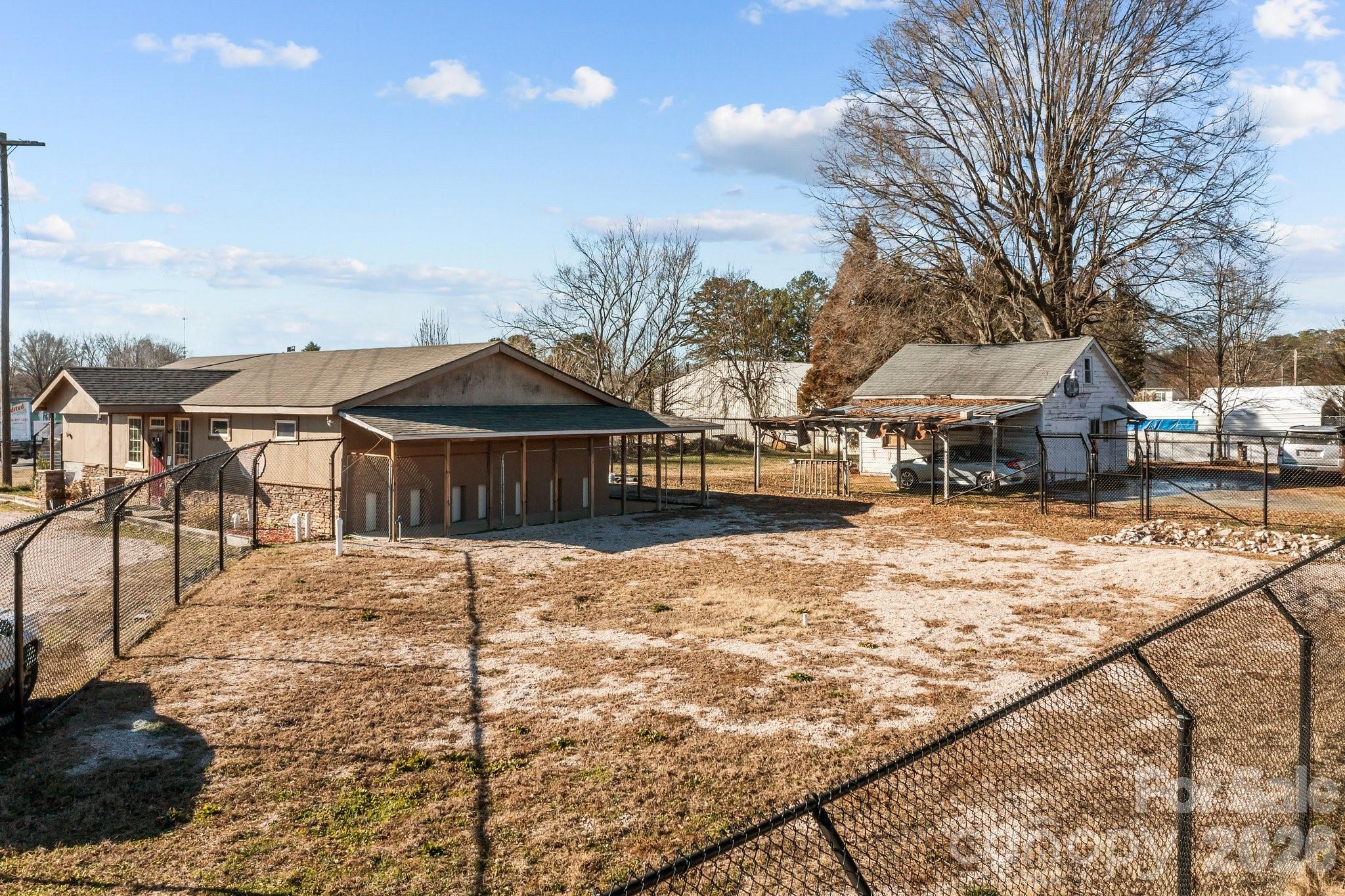814 E Mills Drive Property Photo 15