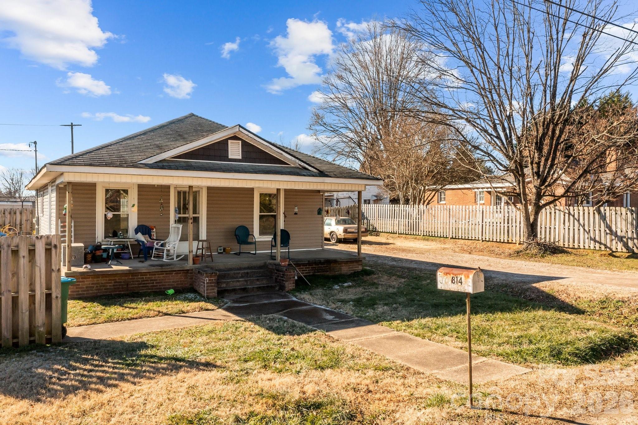814 E Mills Drive Property Photo 17