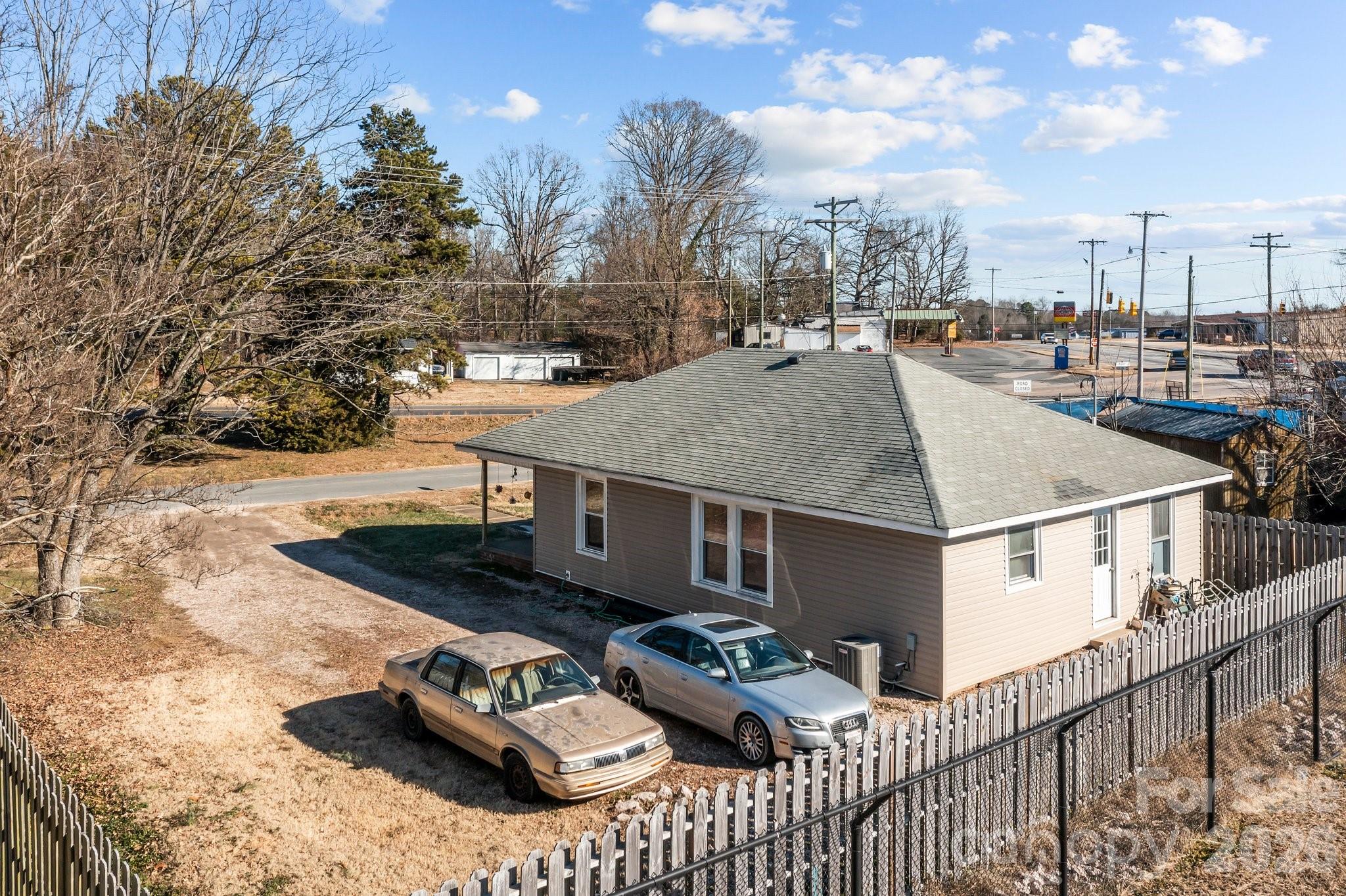 814 E Mills Drive Property Photo 19