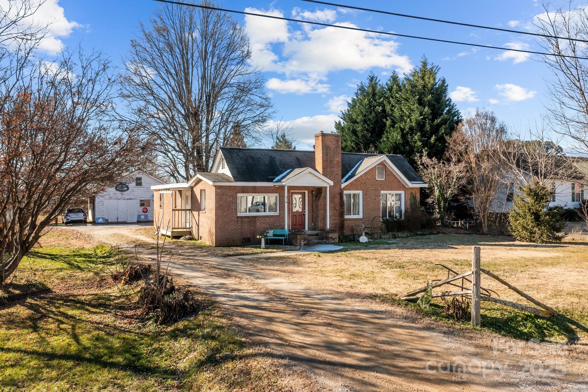 814 E Mills Drive Property Photo 26