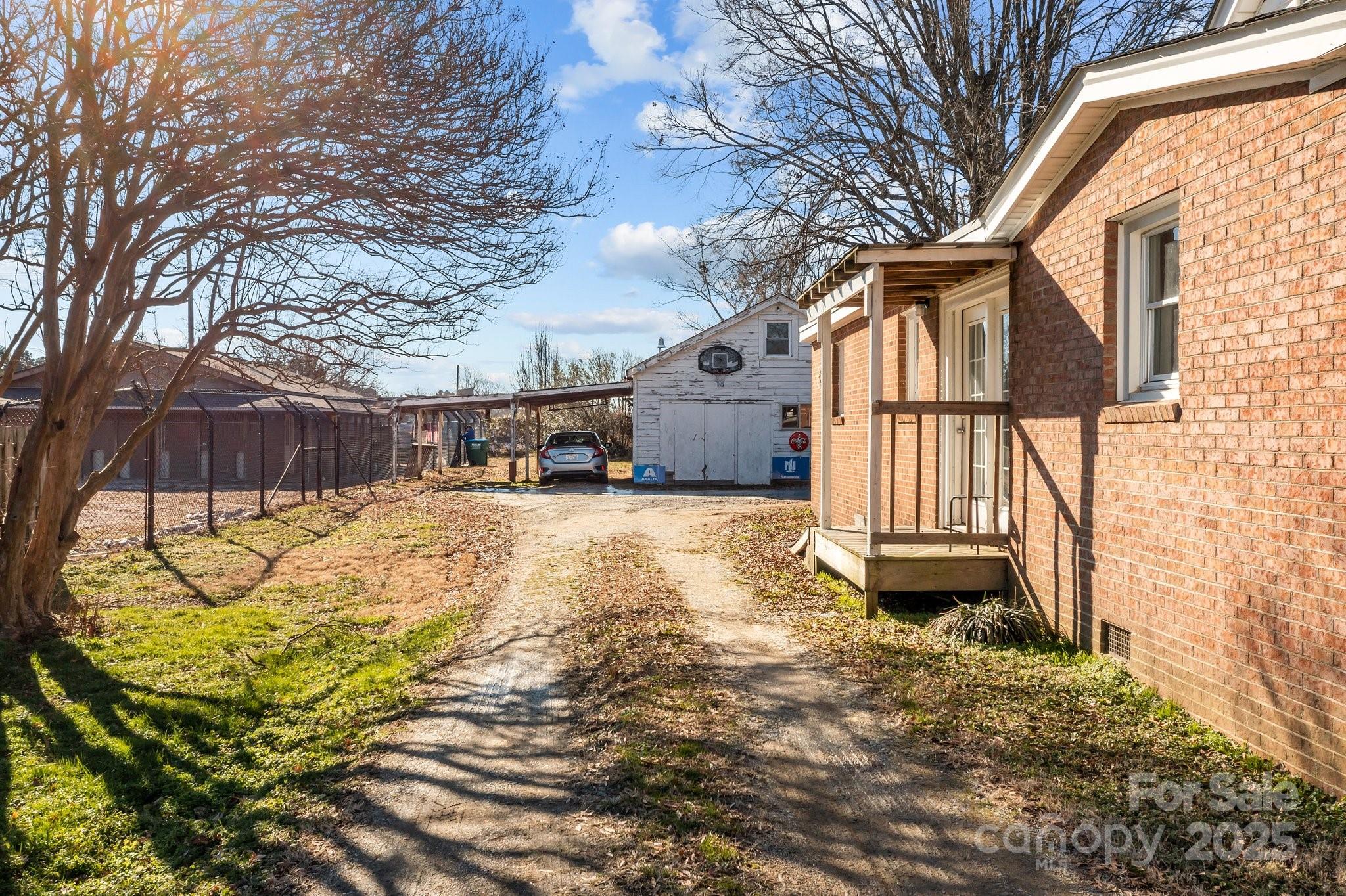 814 E Mills Drive Property Photo 28