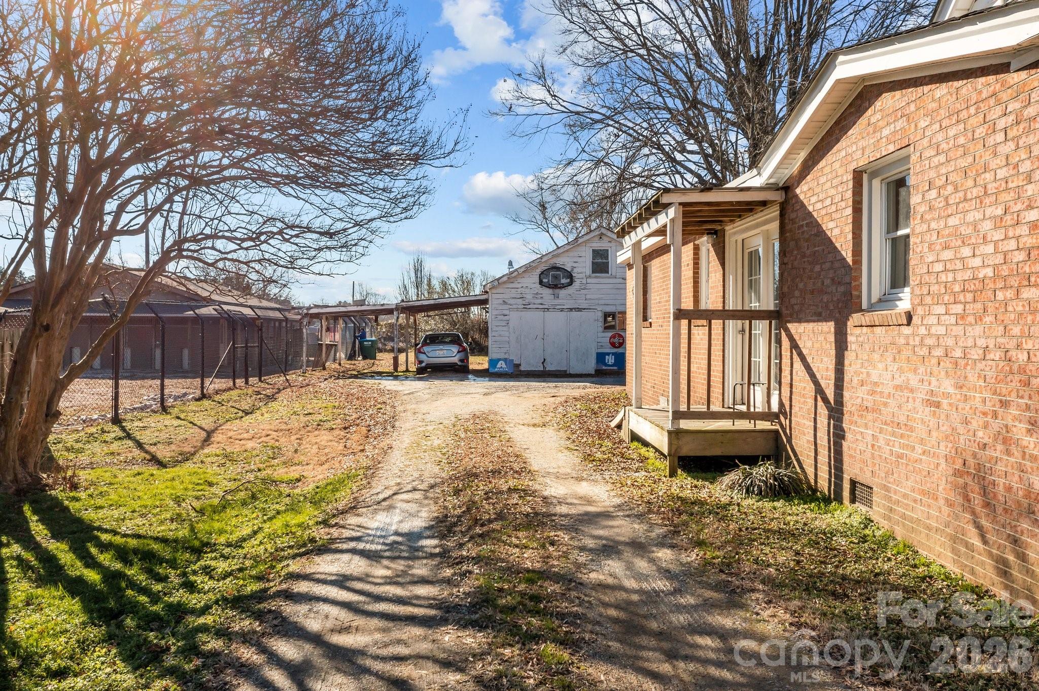 814 E Mills Drive Property Photo 28