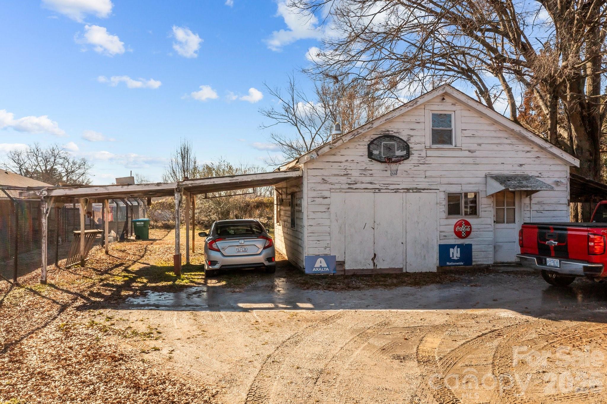 814 E Mills Drive Property Photo 29