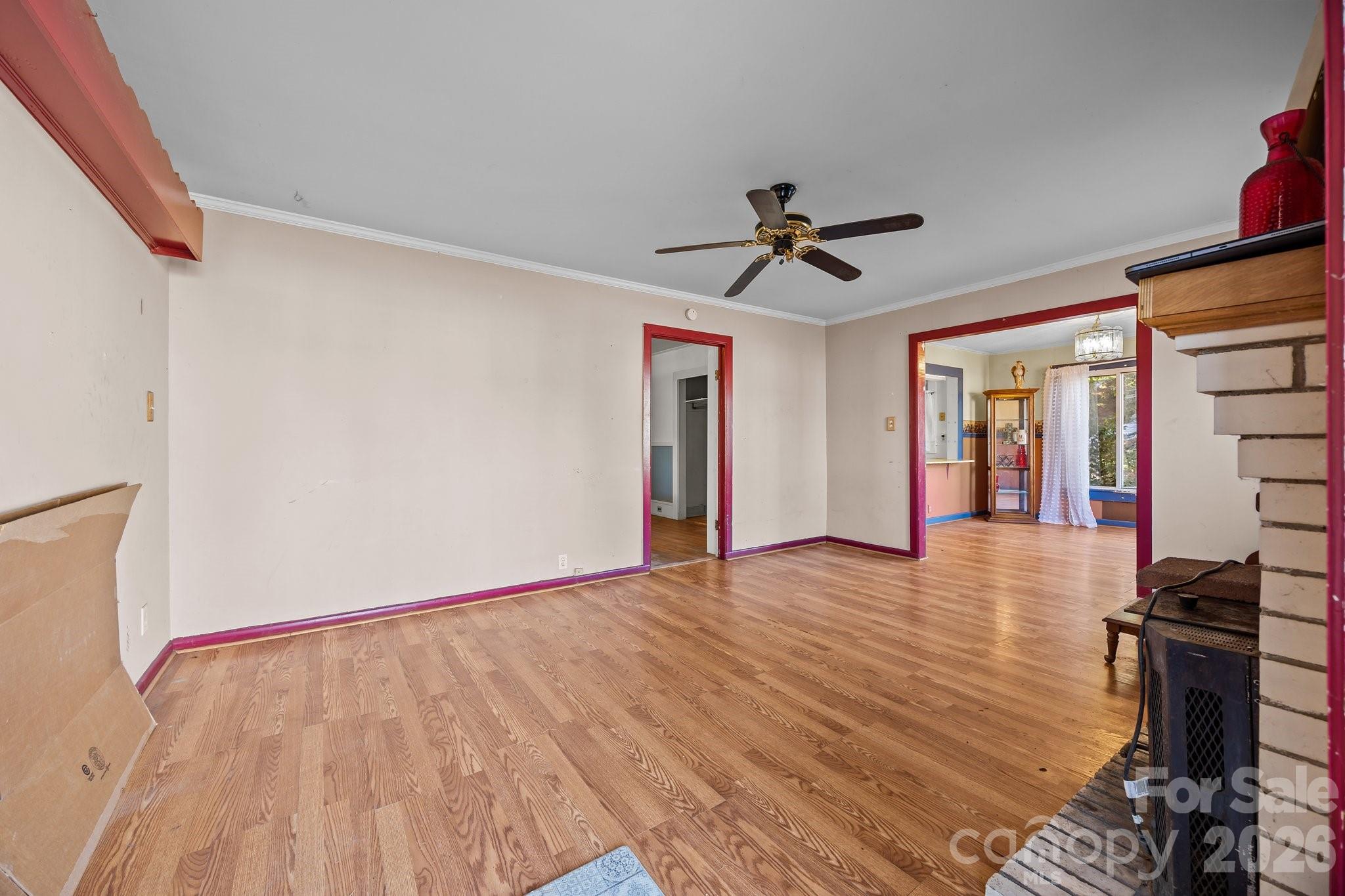 814 E Mills Drive Property Photo 32