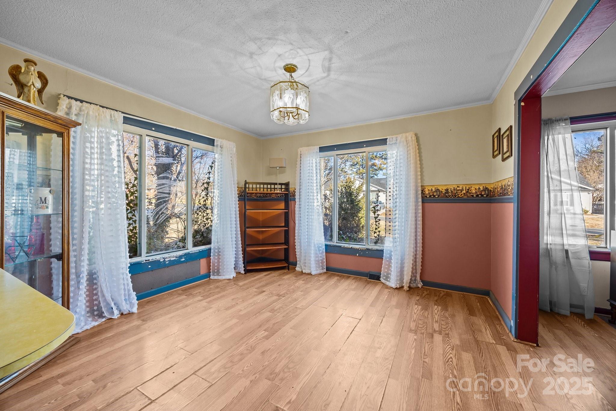 814 E Mills Drive Property Photo 34