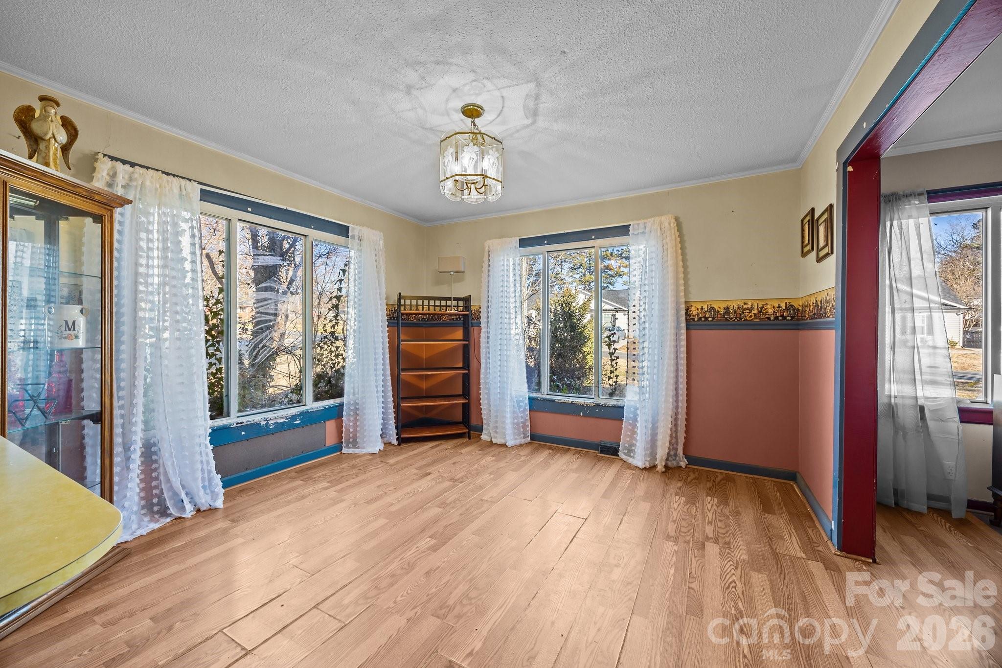 814 E Mills Drive Property Photo 34