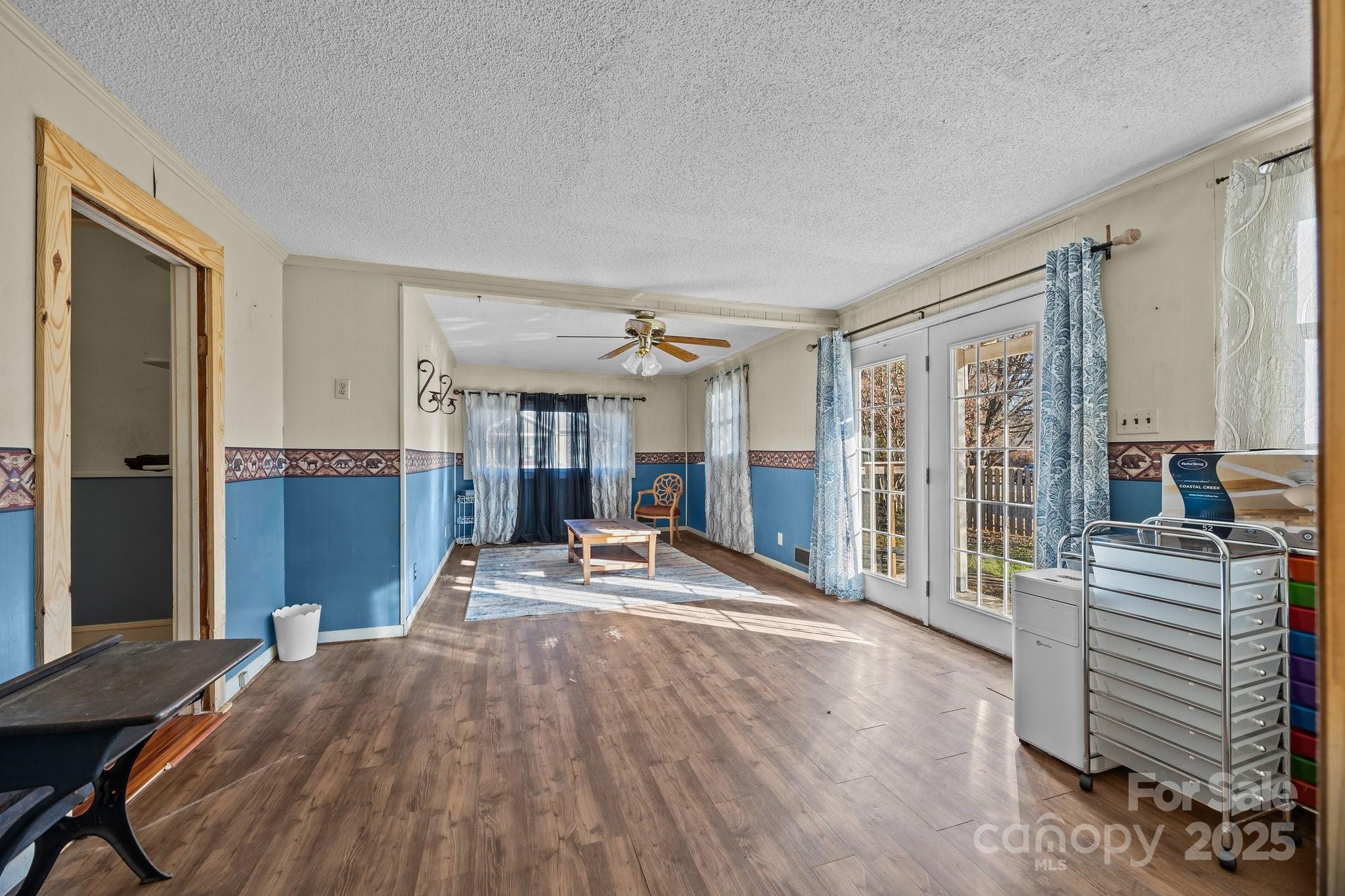 814 E Mills Drive Property Photo 37