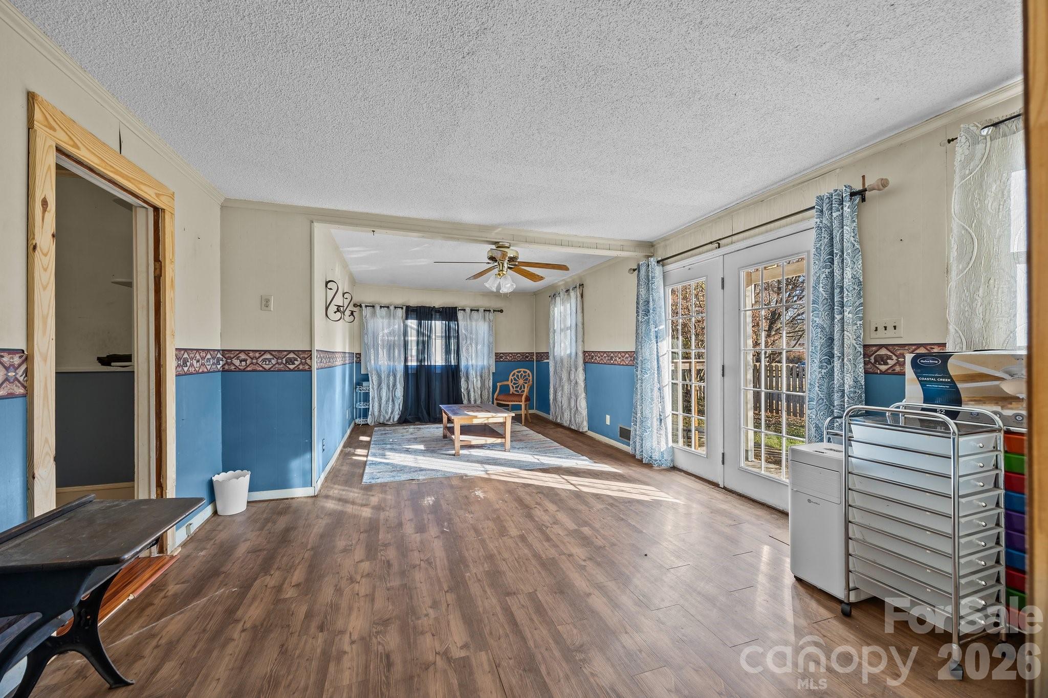 814 E Mills Drive Property Photo 37