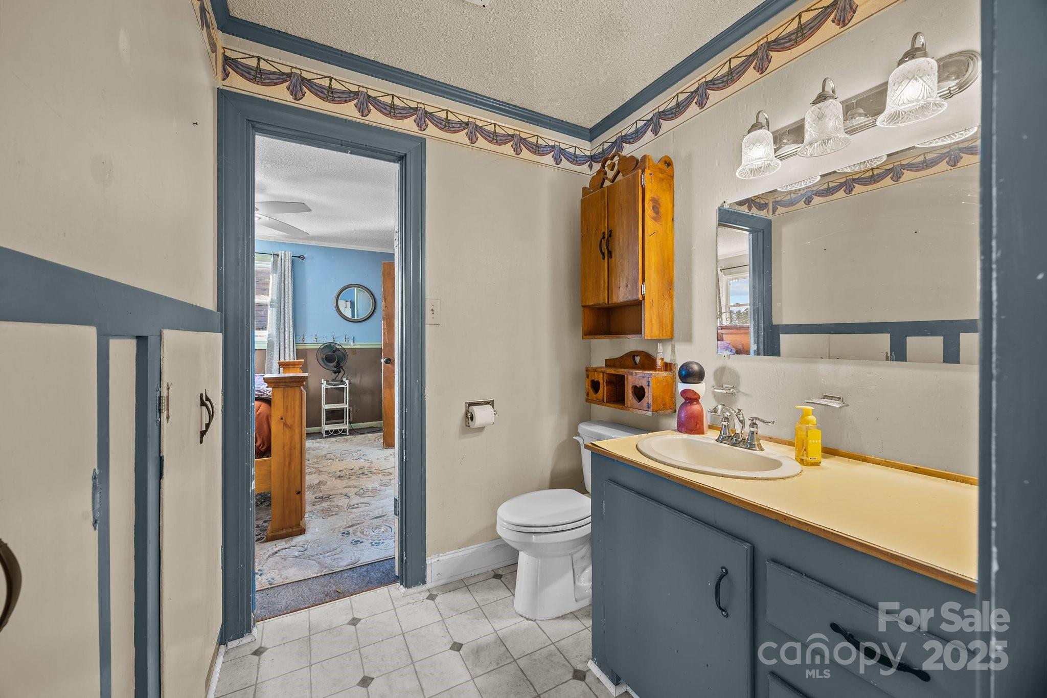 814 E Mills Drive Property Photo 38