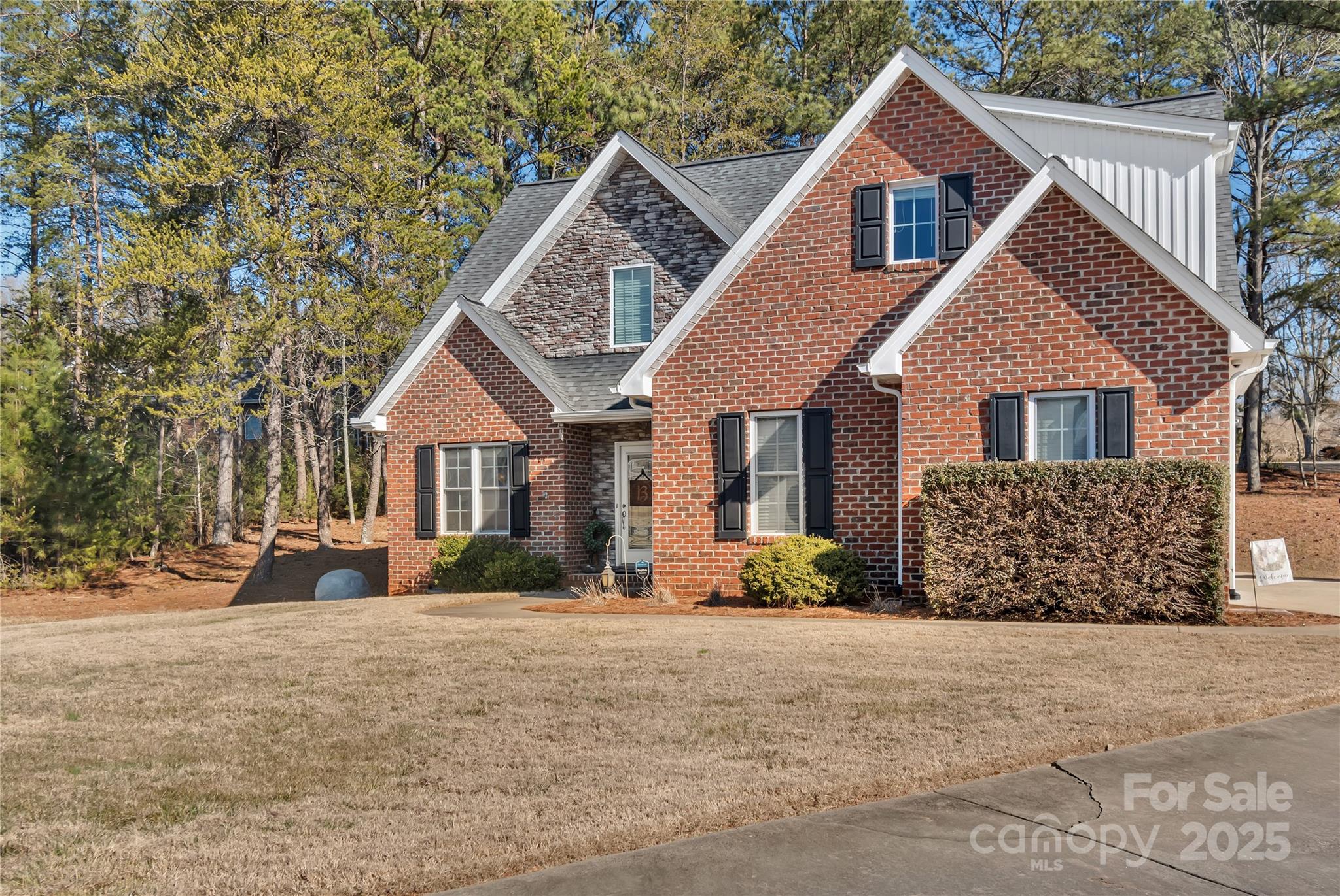 305 Goldfinch Court Property Photo