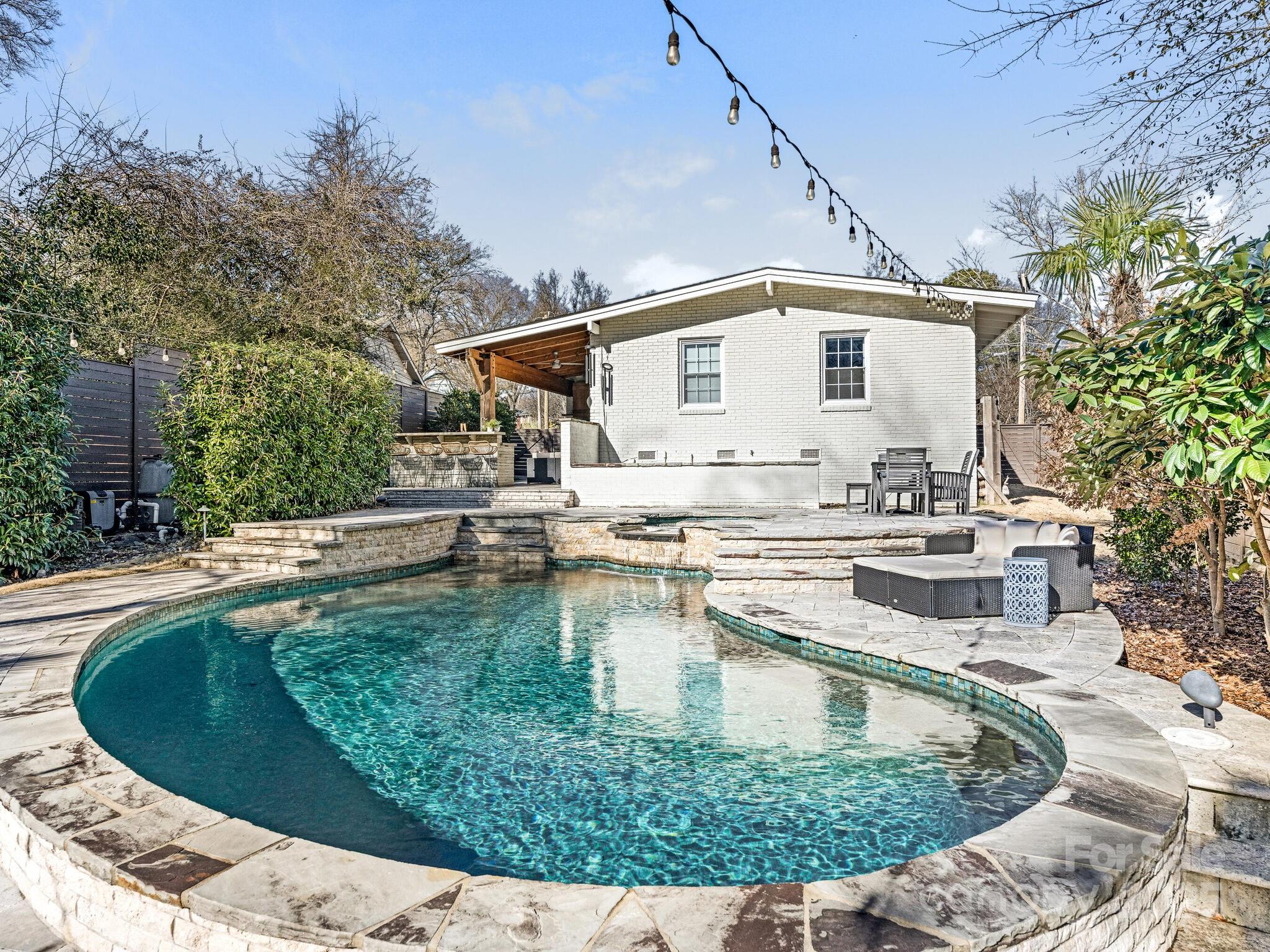 1408 Edgewater Drive Property Photo