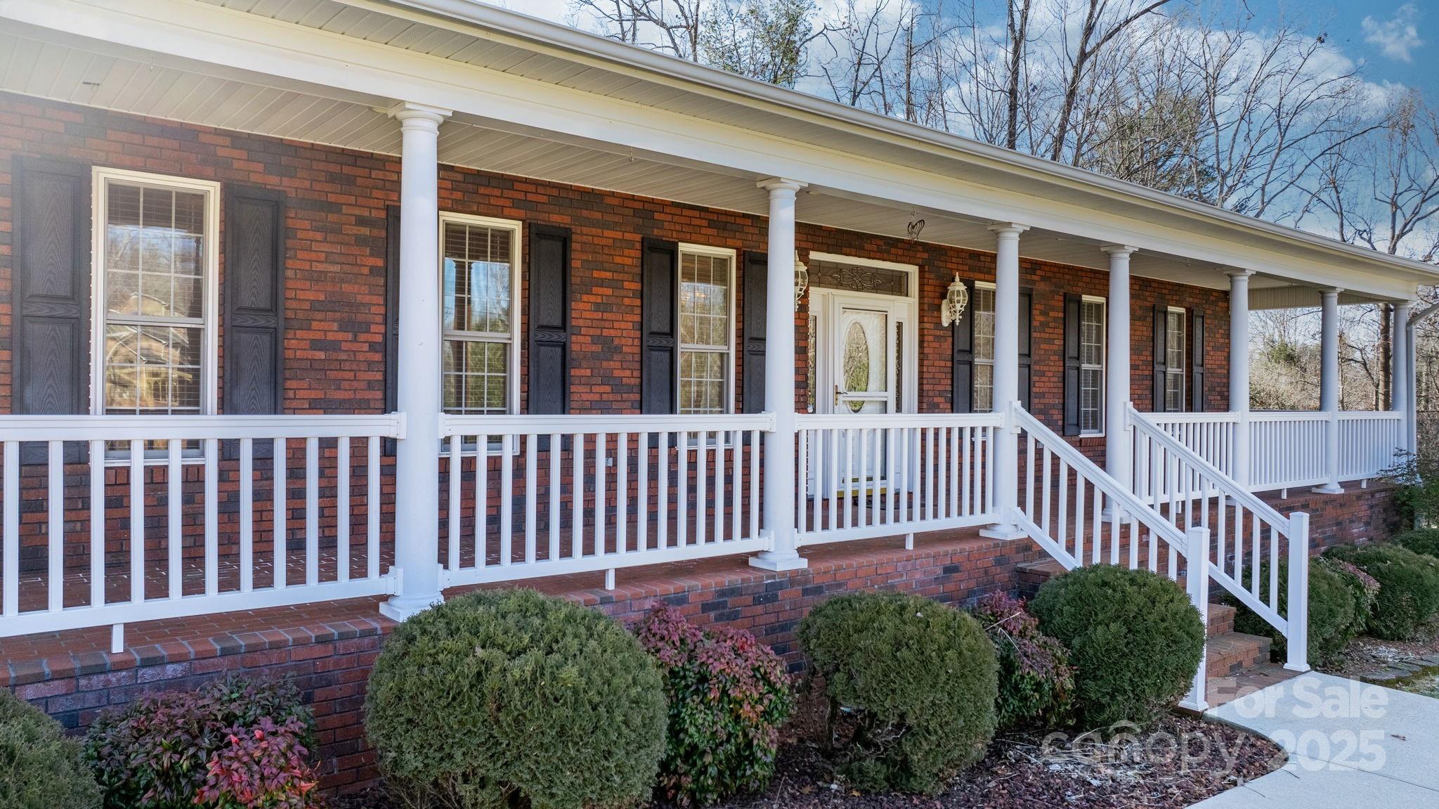 3023 Woodstream Drive Property Photo 2