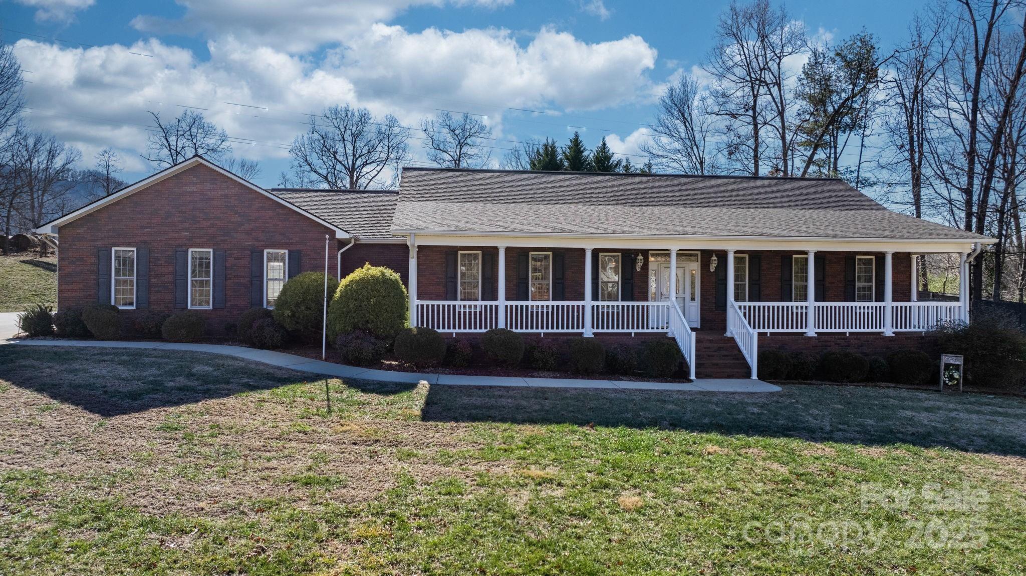 3023 Woodstream Drive Property Photo 5