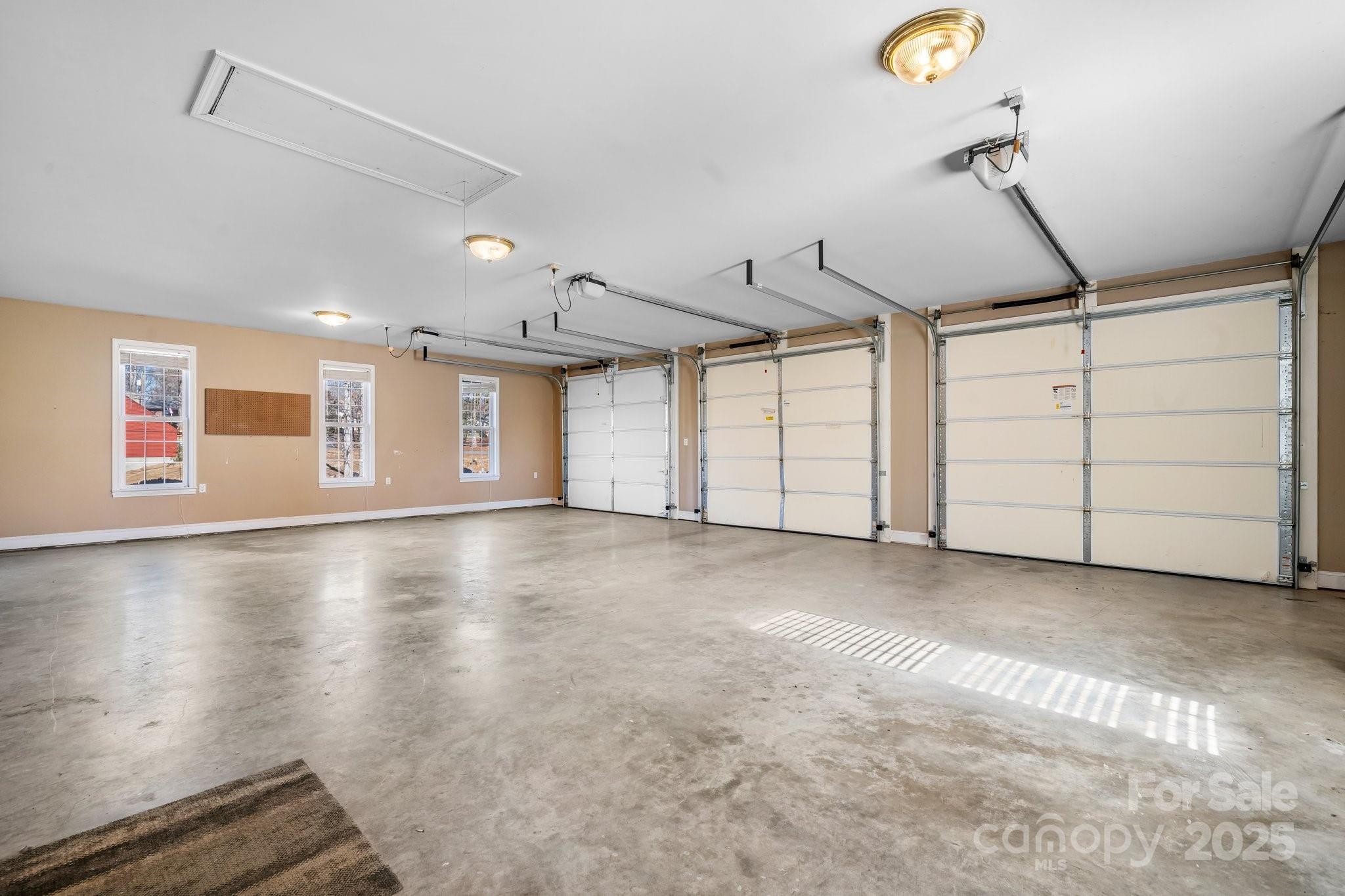 3023 Woodstream Drive Property Photo 7