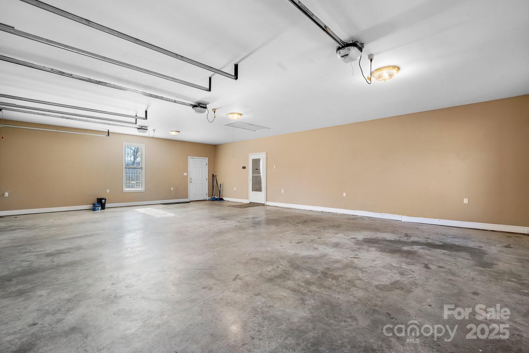 3023 Woodstream Drive Property Photo 8