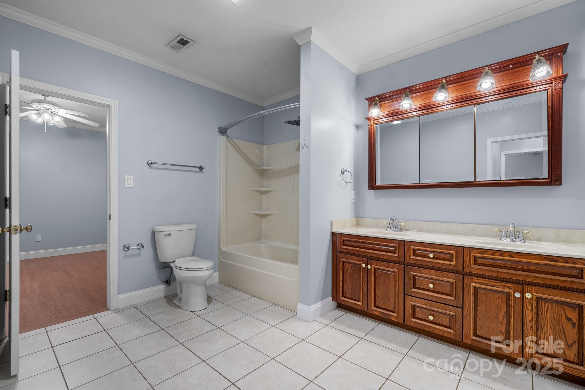 3023 Woodstream Drive Property Photo 32