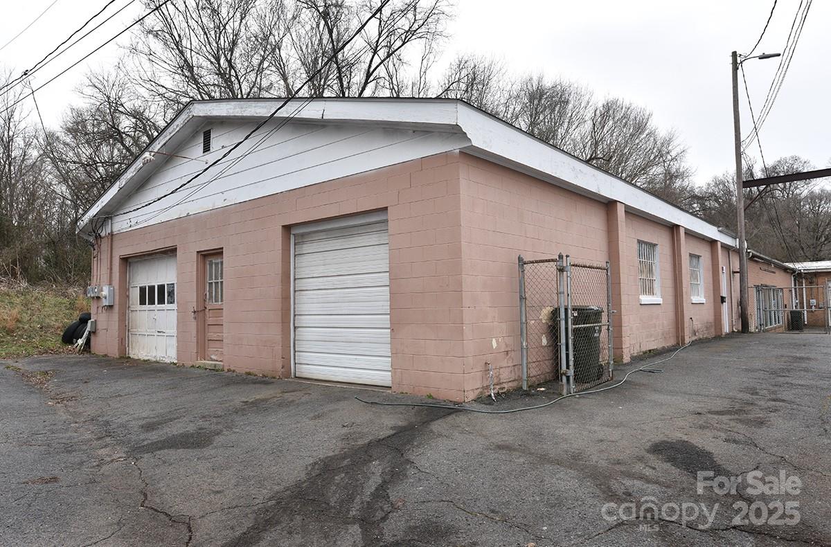 1303 S Salisbury Avenue Property Photo 3