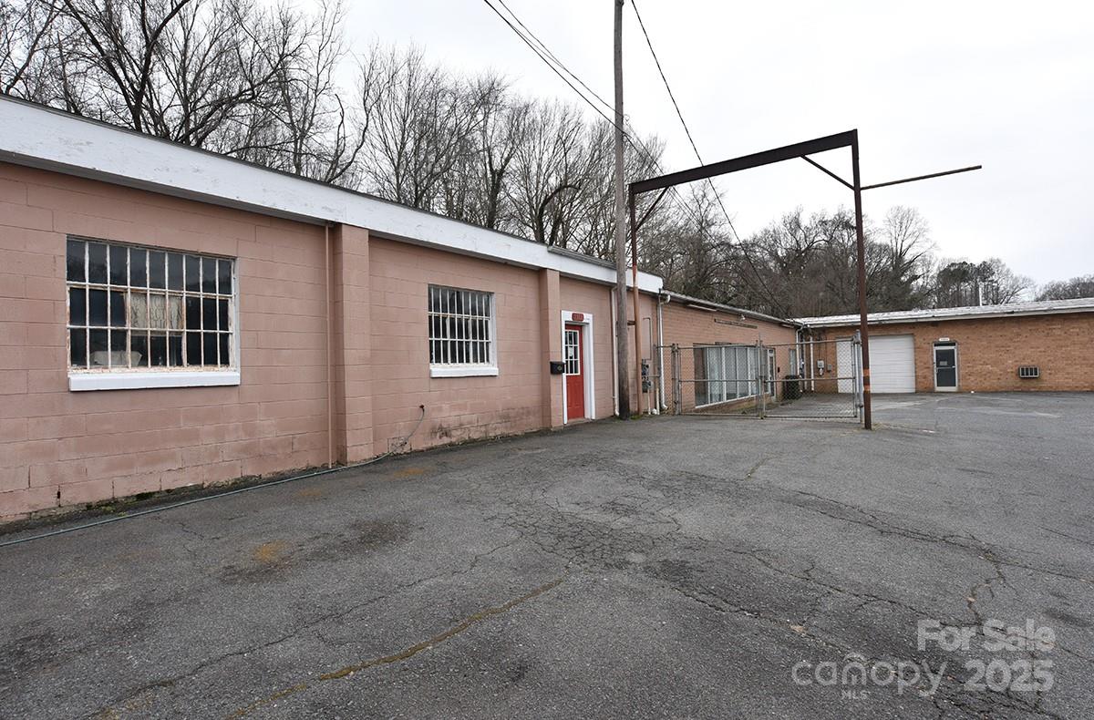 1303 S Salisbury Avenue Property Photo 4