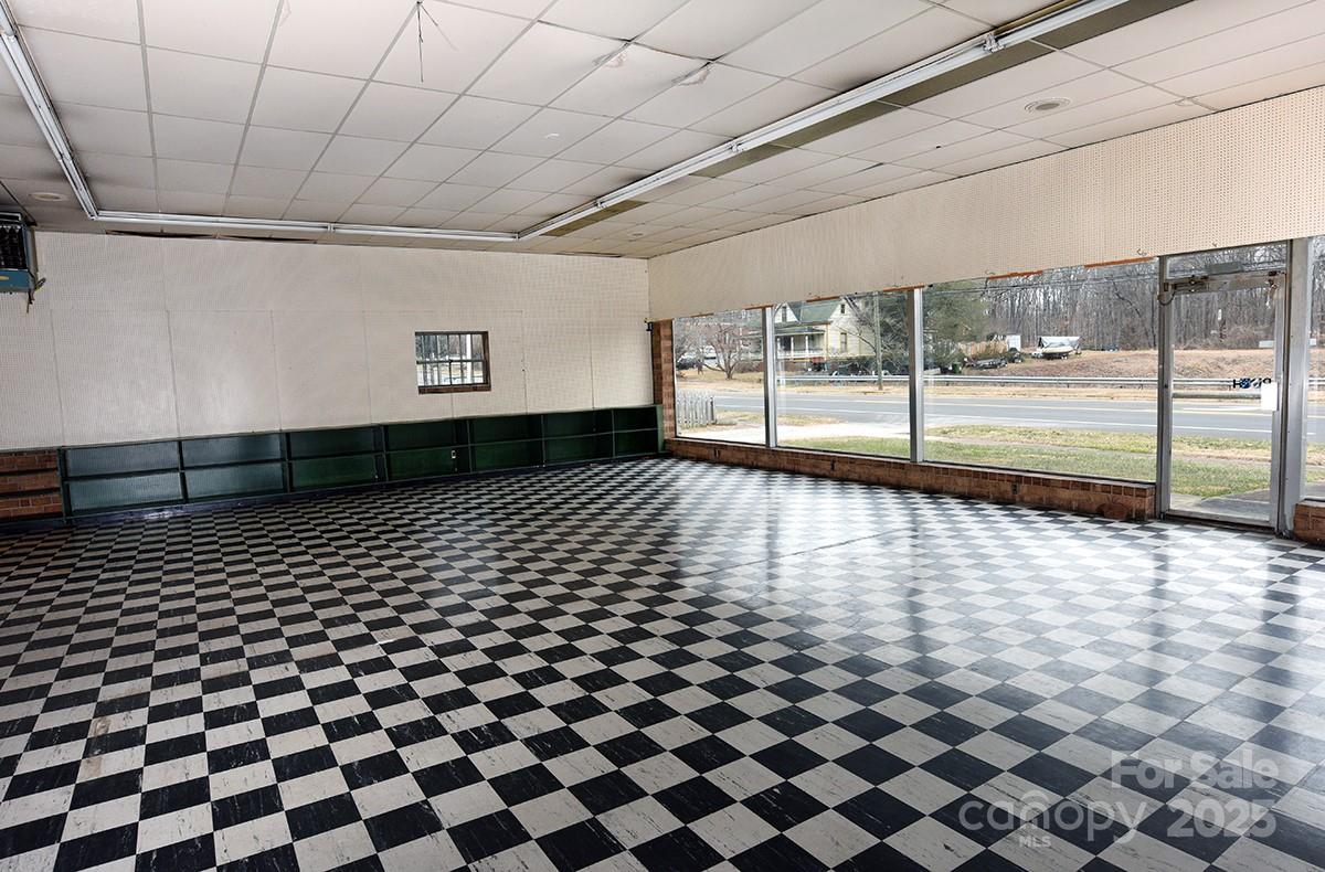 1303 S Salisbury Avenue Property Photo 6