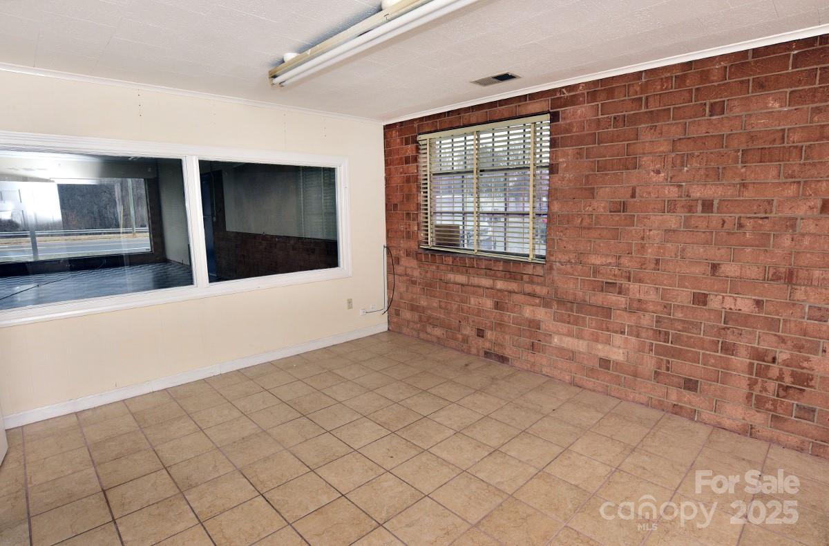 1303 S Salisbury Avenue Property Photo 7