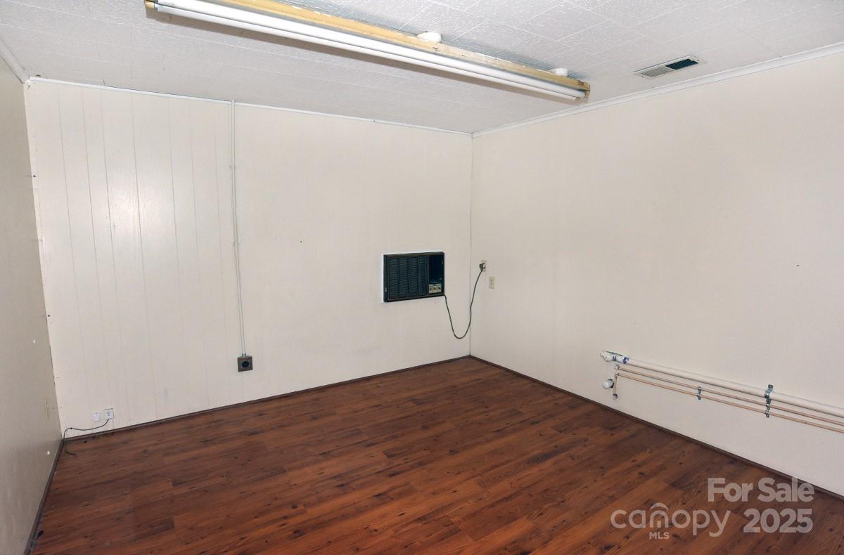 1303 S Salisbury Avenue Property Photo 8