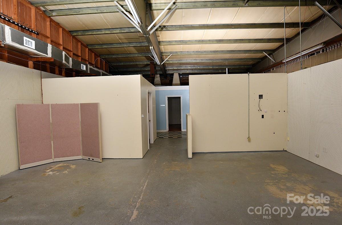 1303 S Salisbury Avenue Property Photo 11