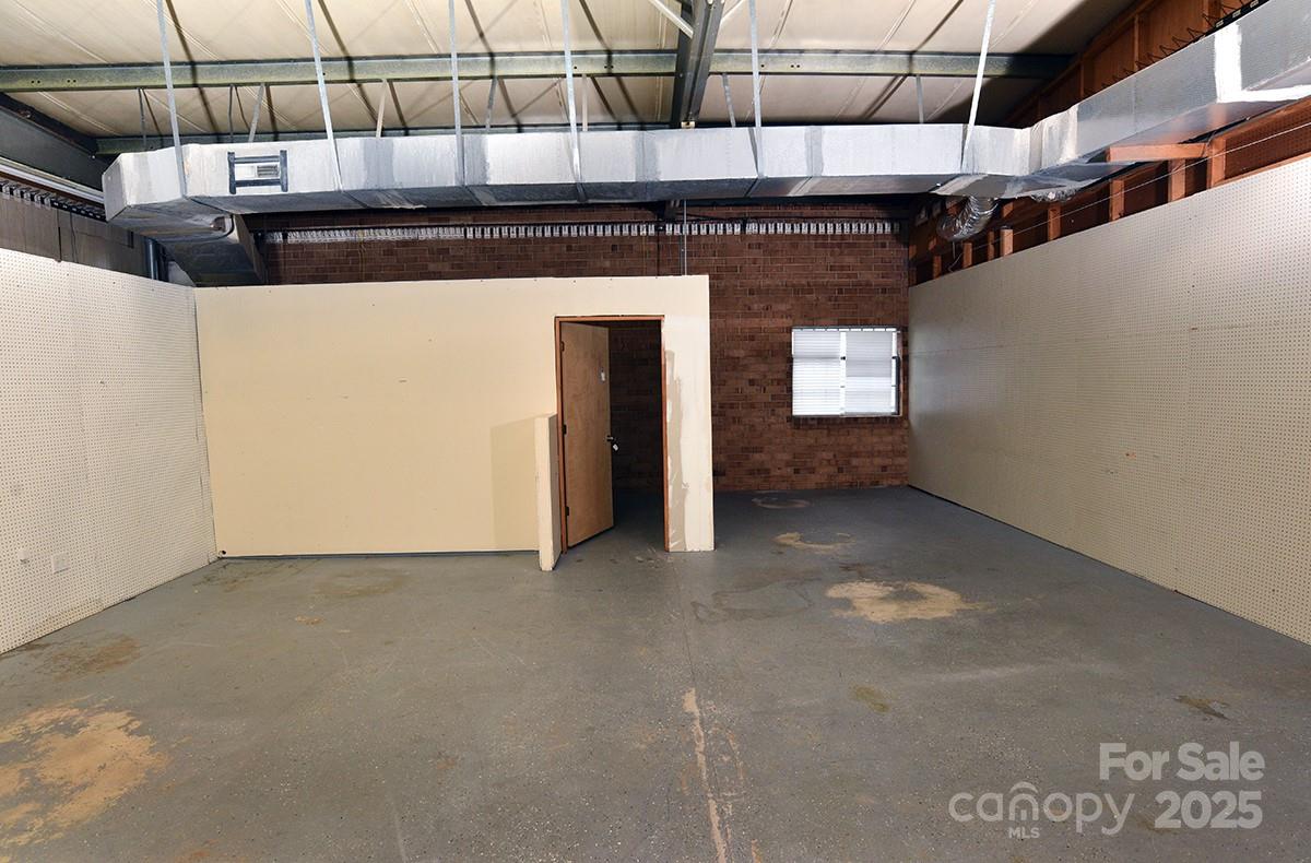 1303 S Salisbury Avenue Property Photo 12