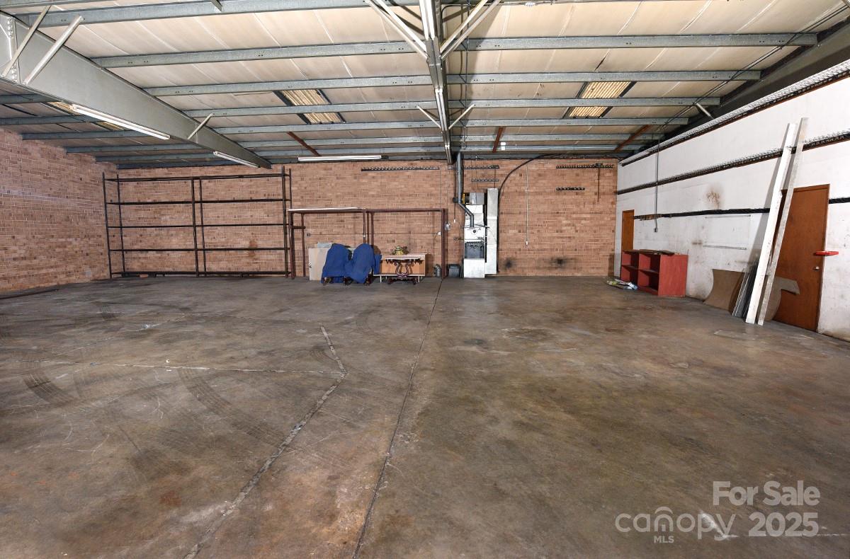 1303 S Salisbury Avenue Property Photo 18