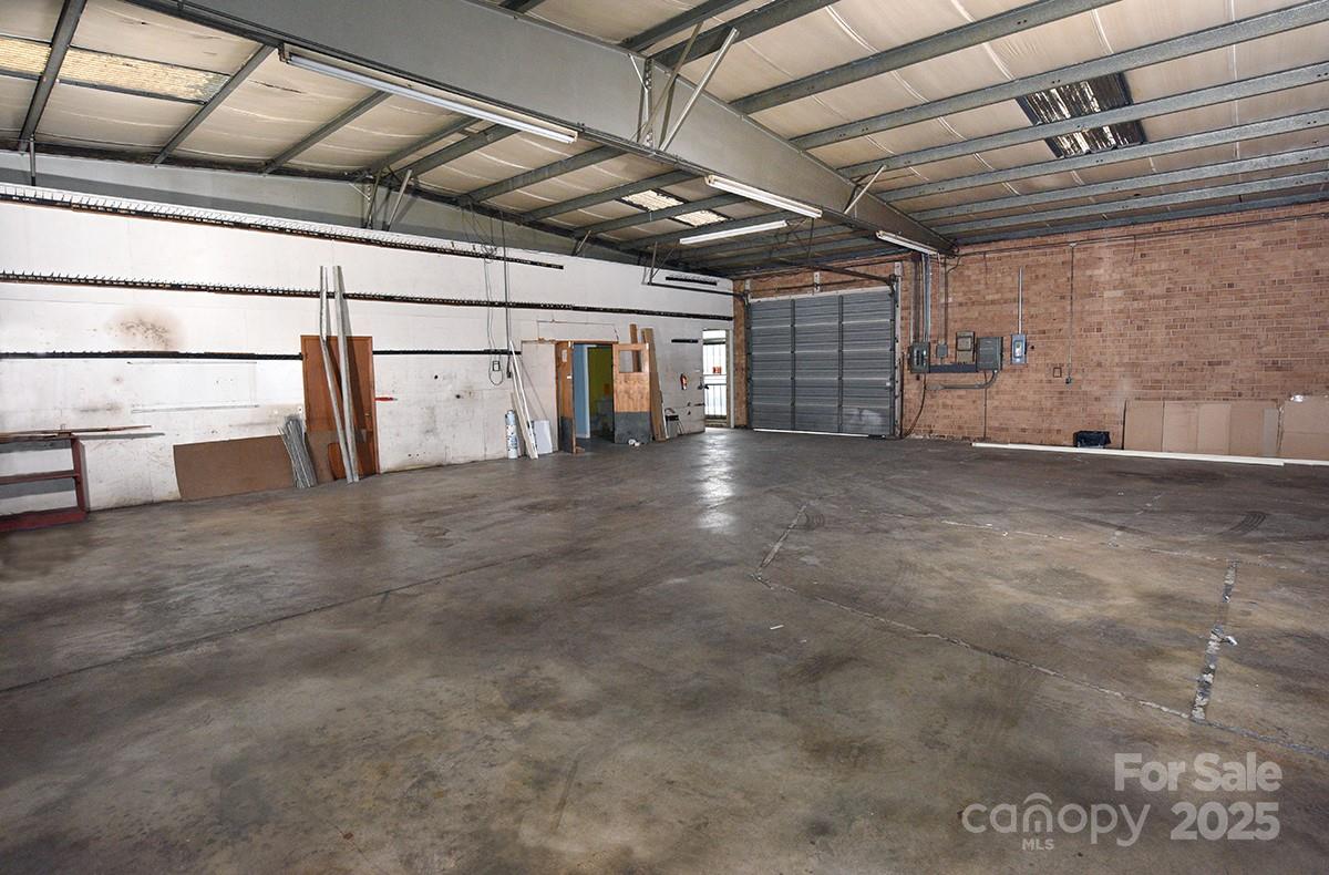 1303 S Salisbury Avenue Property Photo 20