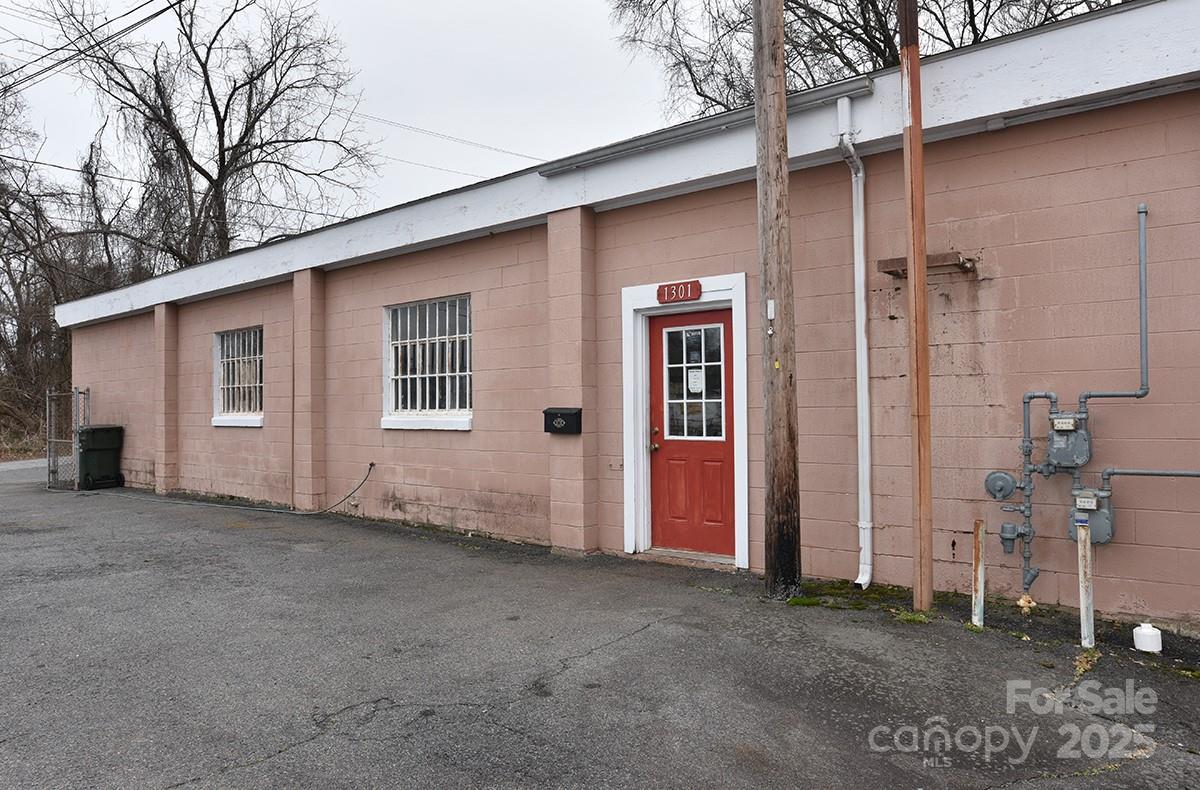 1303 S Salisbury Avenue Property Photo 33