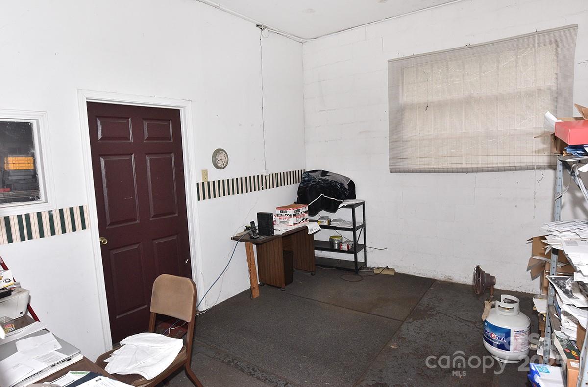 1303 S Salisbury Avenue Property Photo 37