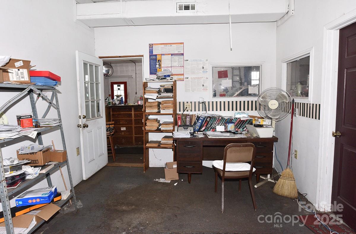 1303 S Salisbury Avenue Property Photo 38