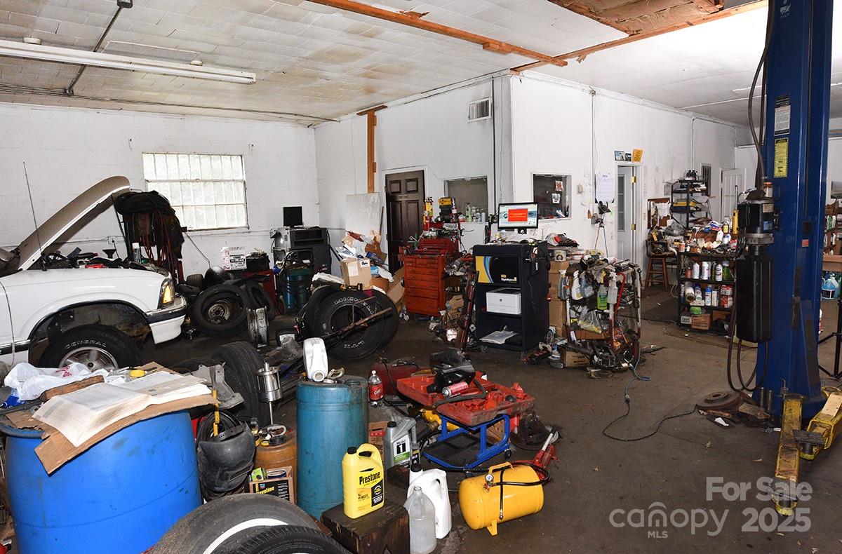 1303 S Salisbury Avenue Property Photo 40