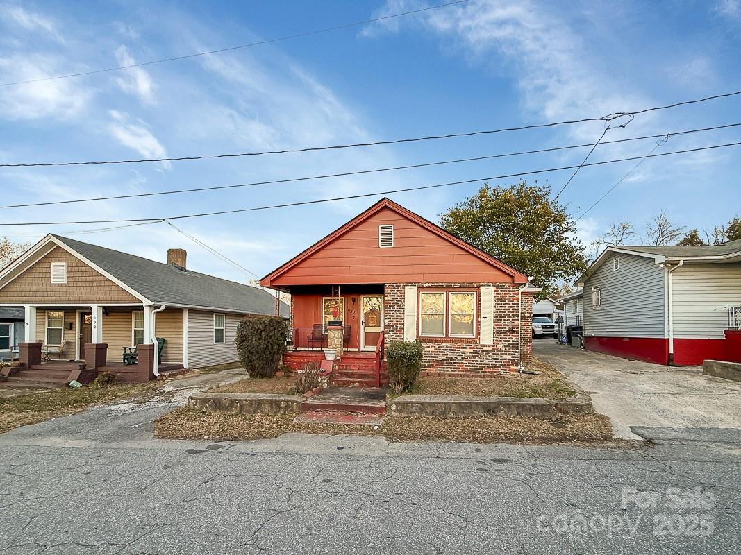 630 N Moran Street Property Photo 1