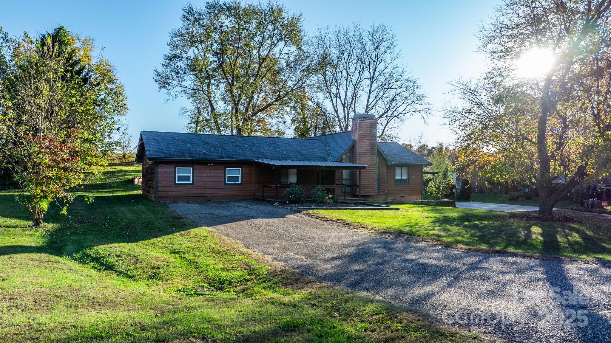 241 Pinecrest Court Property Photo