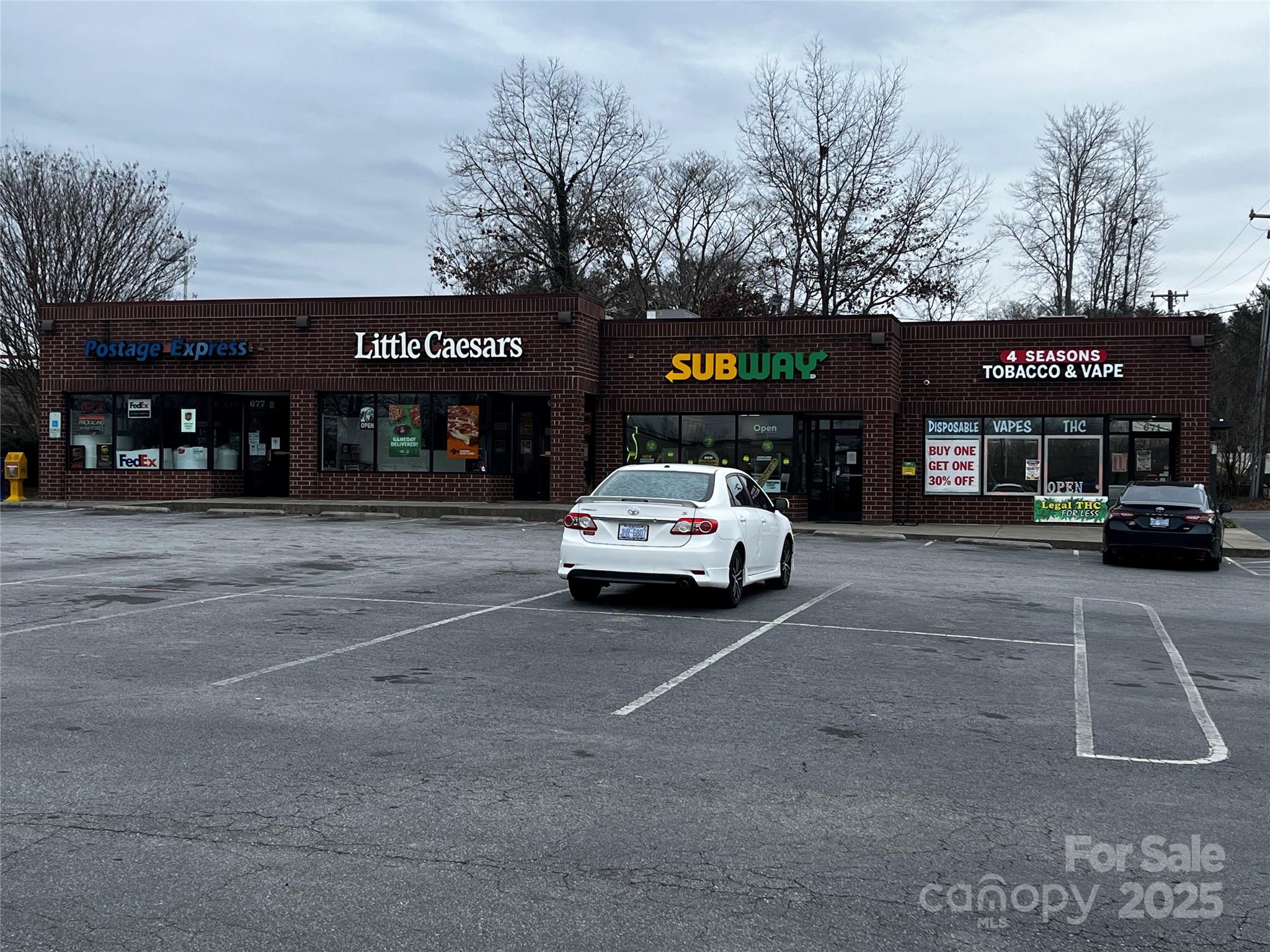 671 Spartanburg Highway Property Photo 1