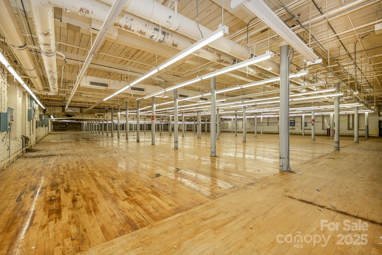129 Monarch Highway Property Photo 16