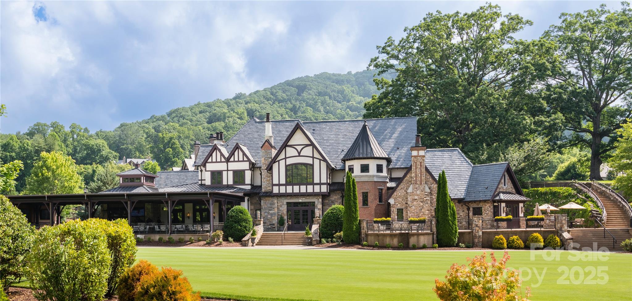 5 Whispering Bells Court Property Photo 10