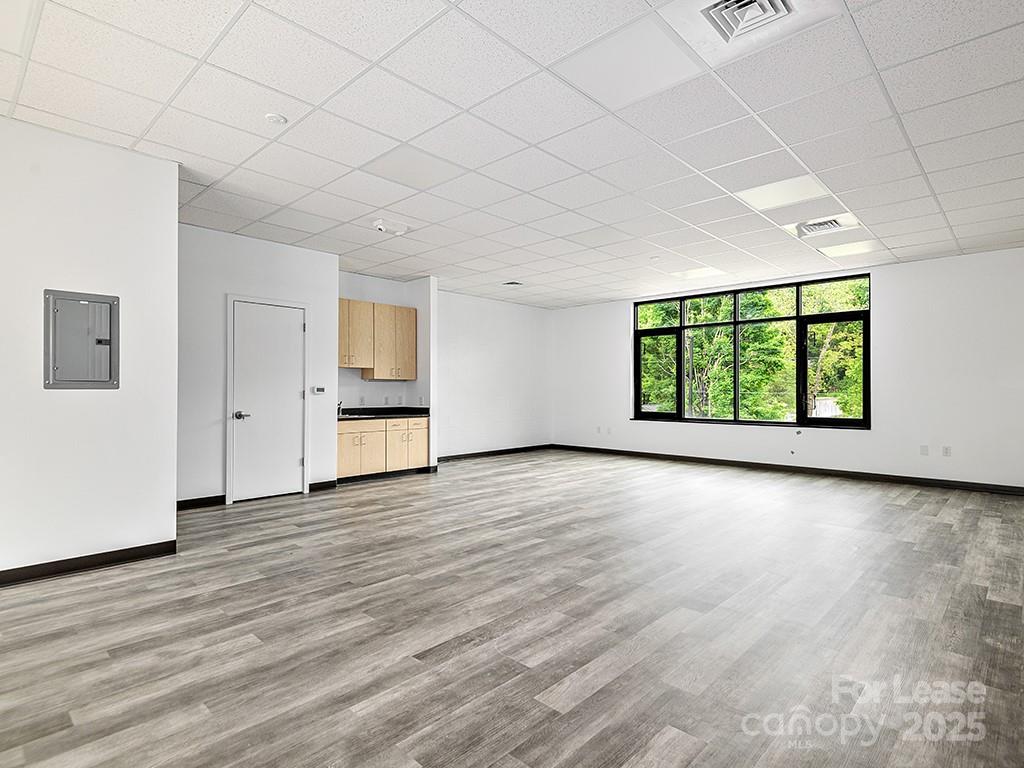 76 Glendale Avenue 104 Property Photo 7