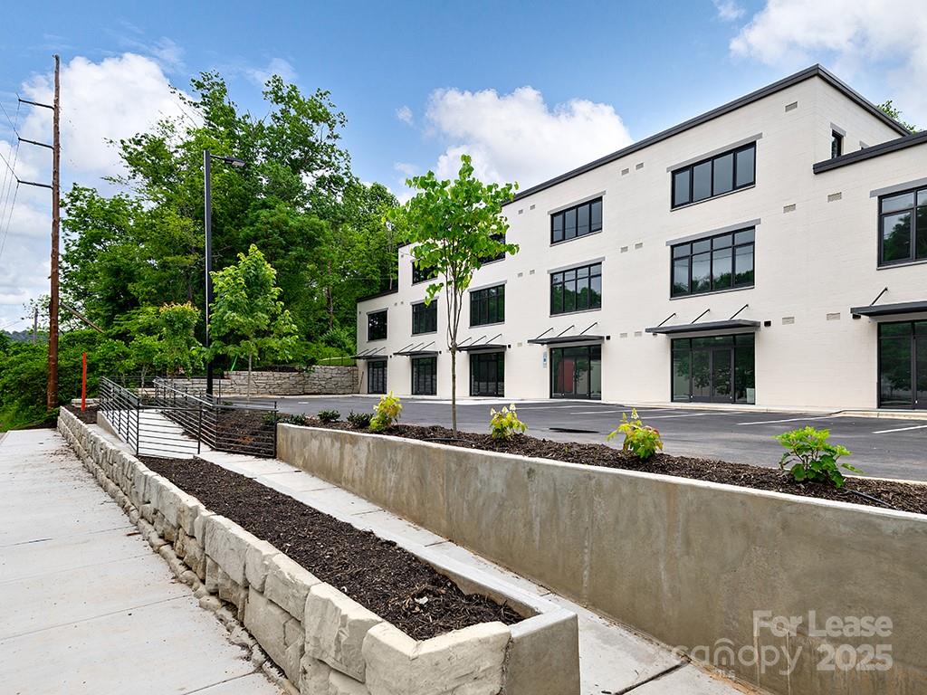 76 Glendale Avenue 104 Property Photo 8