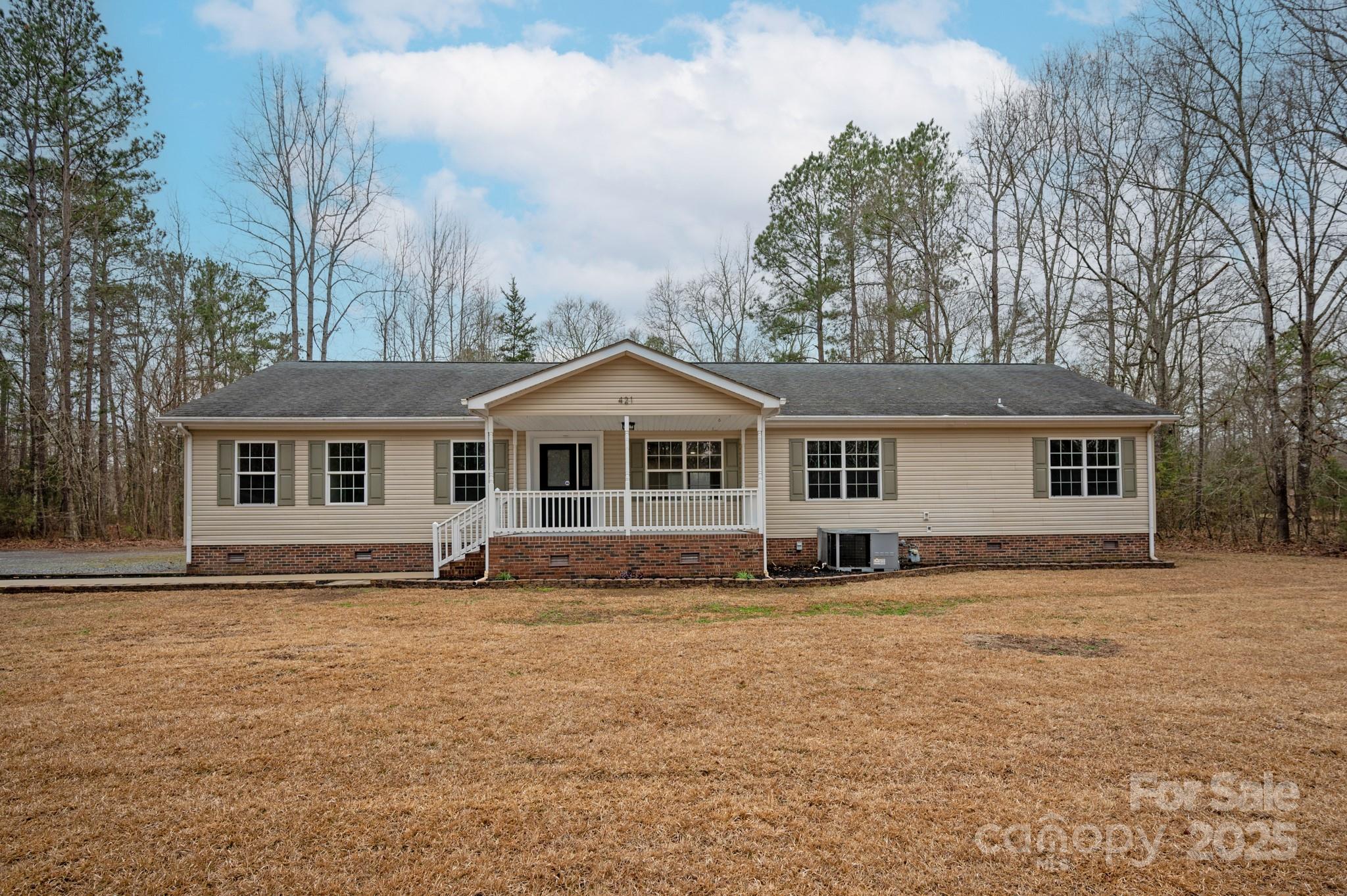 421 Pineland Court Property Photo