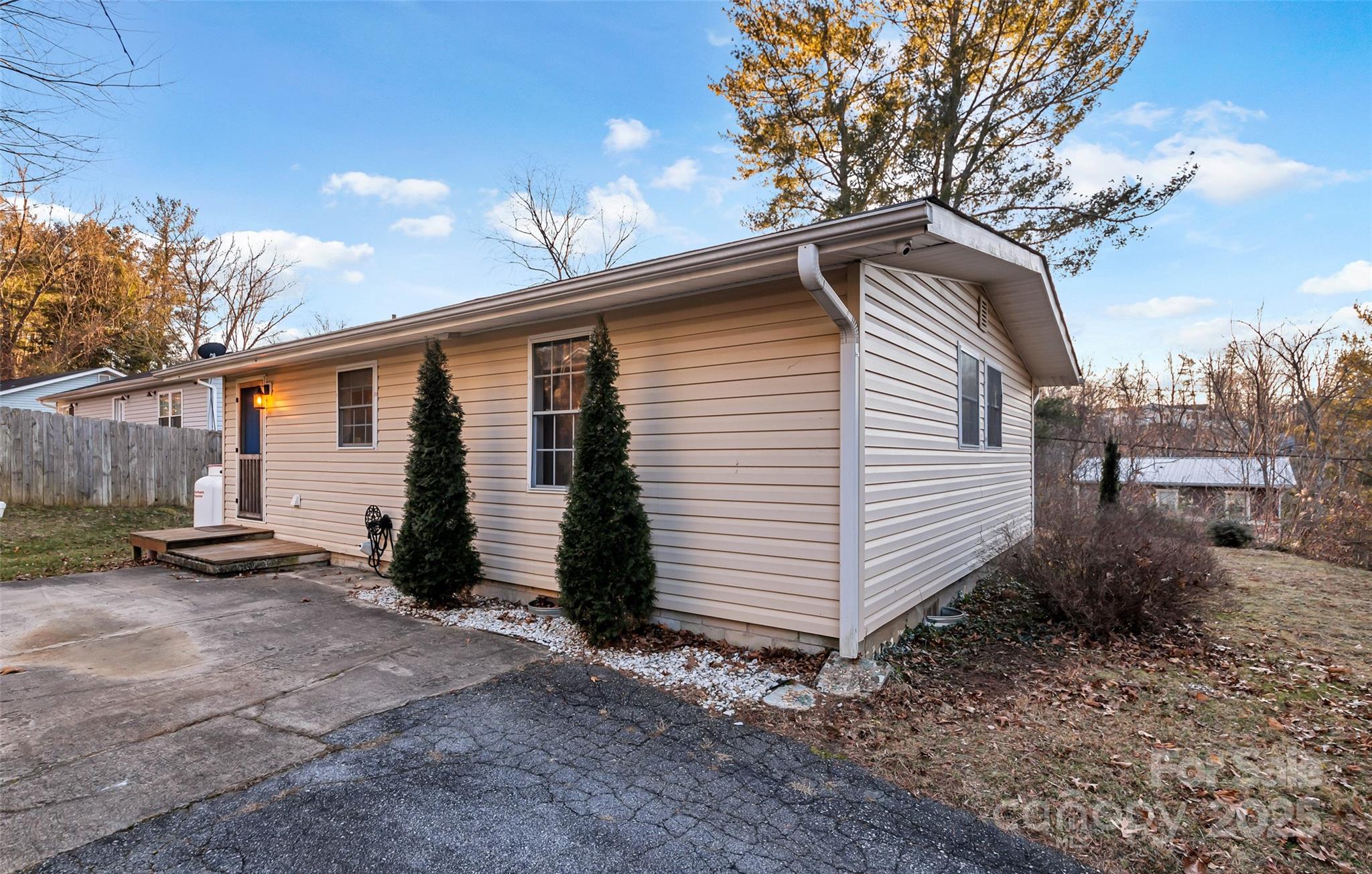 190 Glendale Avenue Property Photo