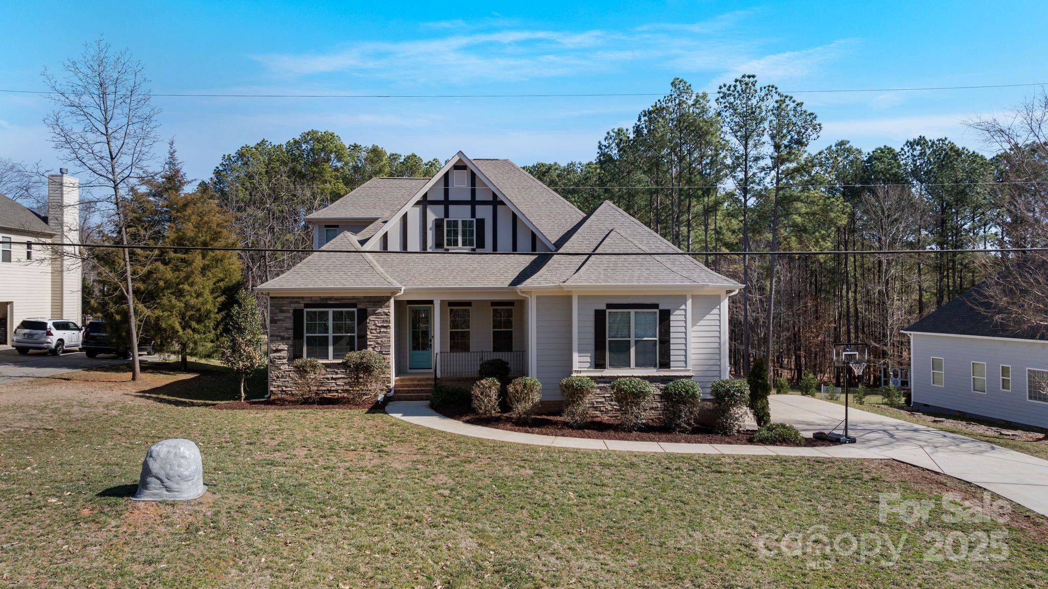 704 Kenway Loop Property Photo