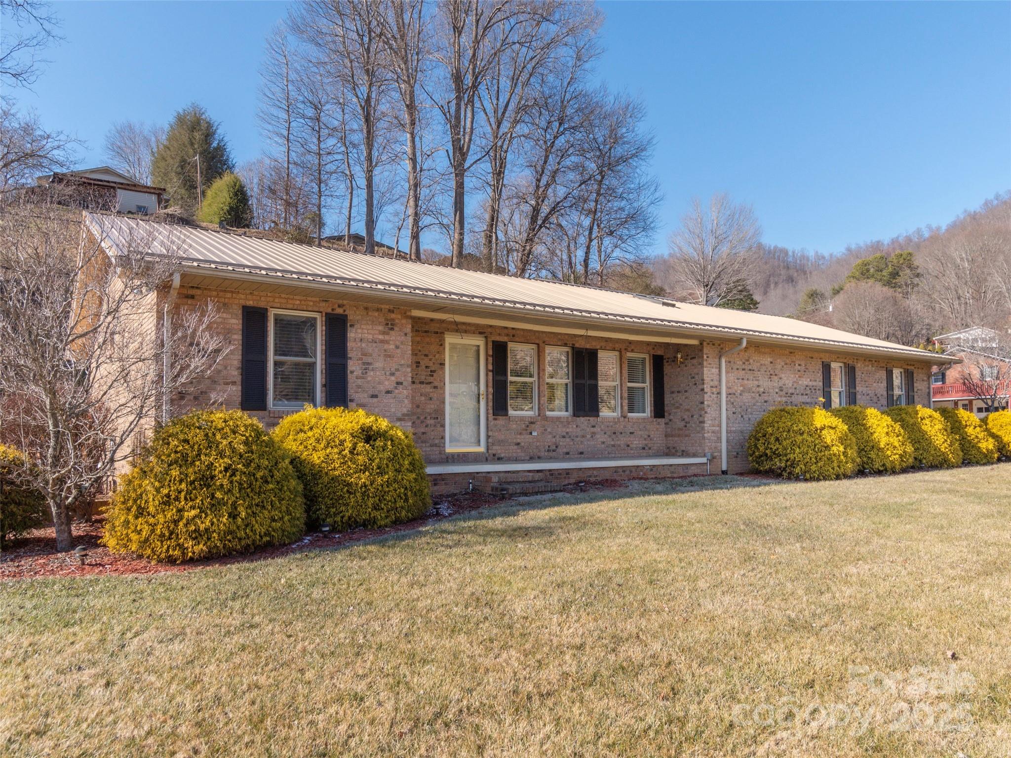 163 Gateway Street Property Photo